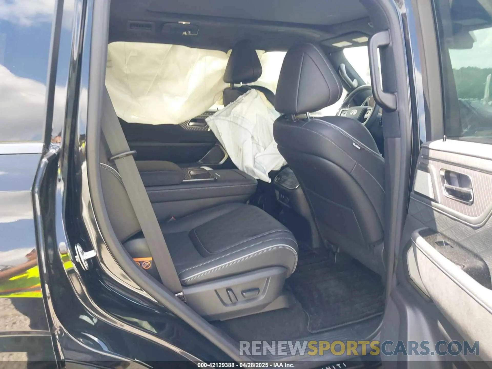 8 Photograph of a damaged car JN8AZ3CC9S9603386 INFINITI QX80 2025