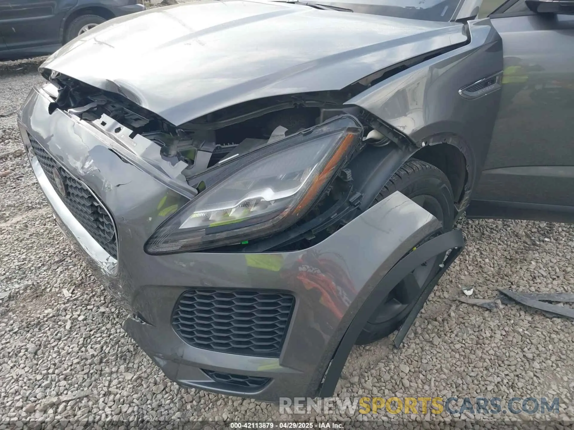 18 Photograph of a damaged car SADFJ2FX0K1Z36984 JAGUAR E-PACE 2019