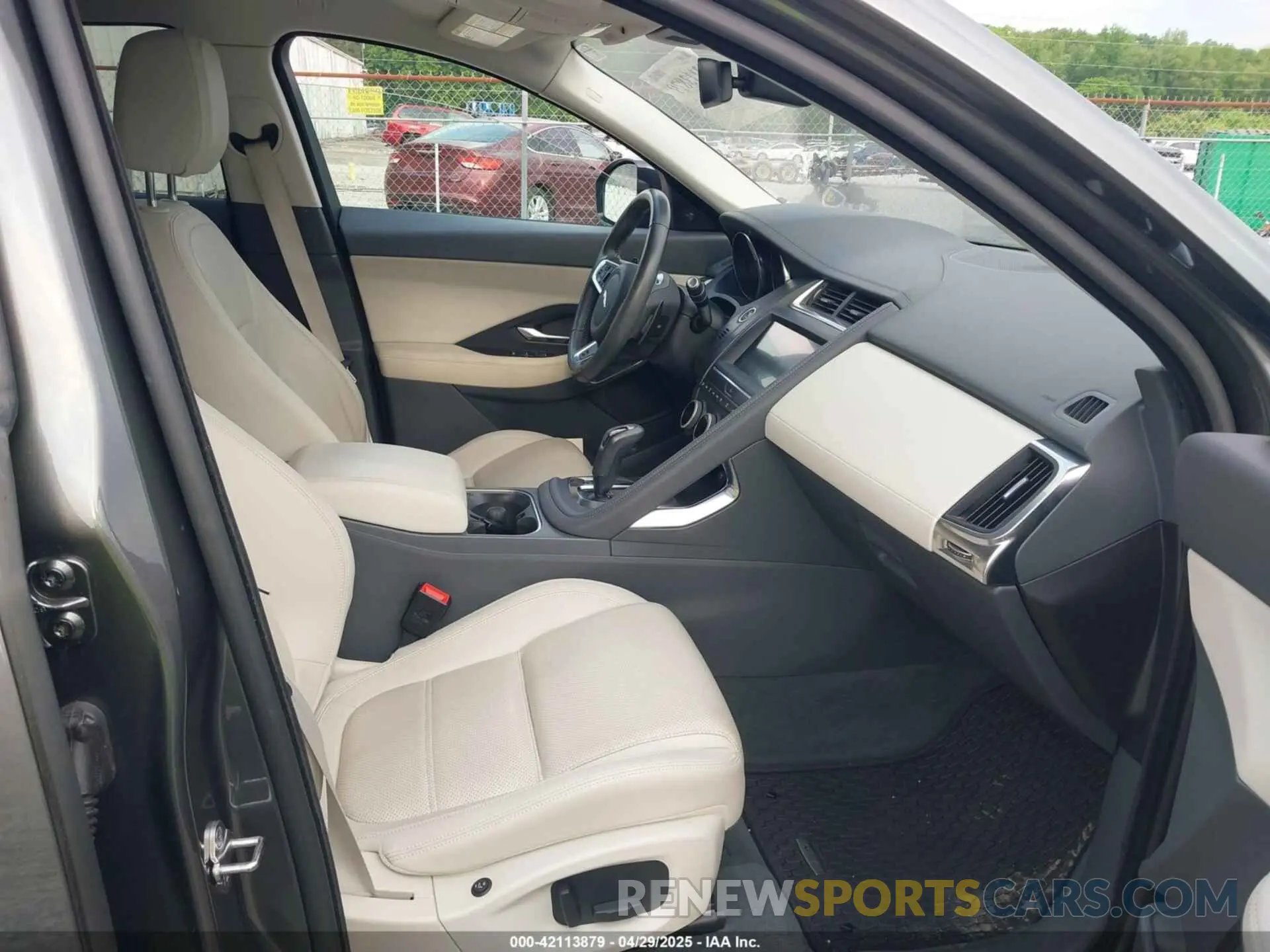 5 Photograph of a damaged car SADFJ2FX0K1Z36984 JAGUAR E-PACE 2019