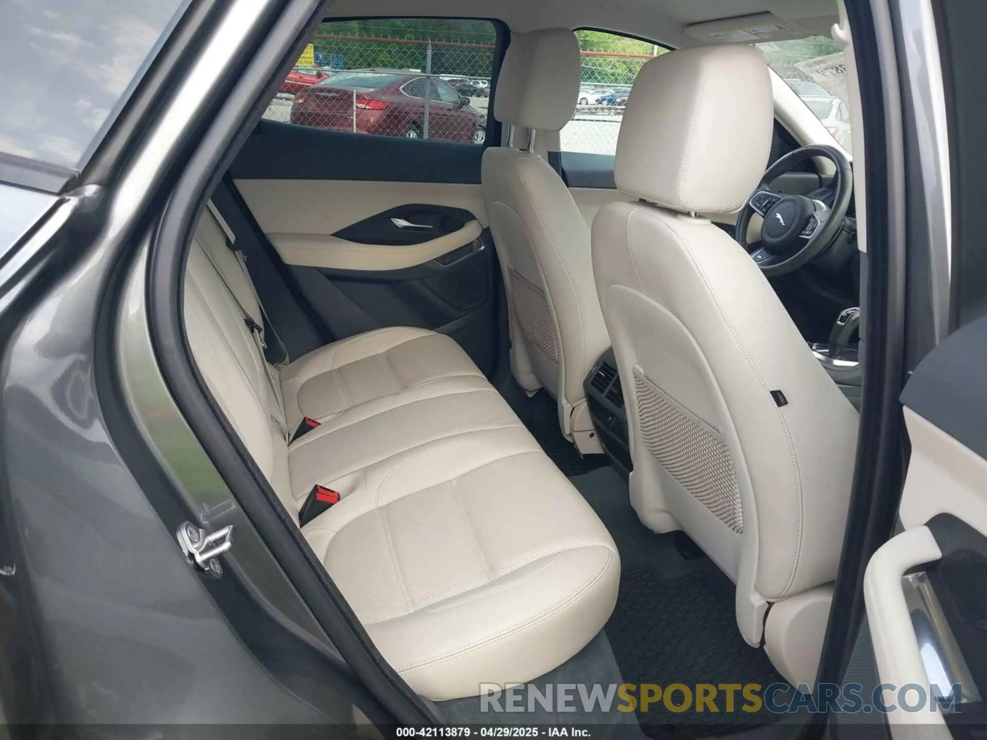 8 Photograph of a damaged car SADFJ2FX0K1Z36984 JAGUAR E-PACE 2019