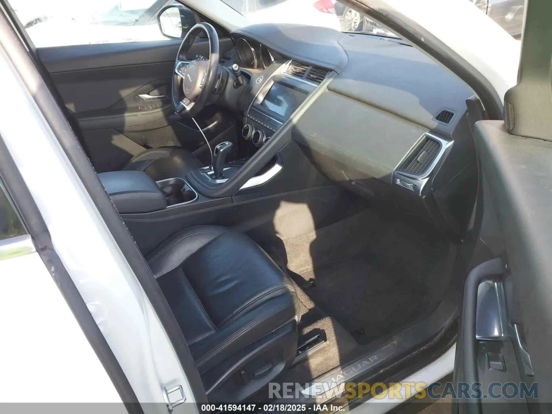5 Photograph of a damaged car SADFJ2FX1K1Z38954 JAGUAR E-PACE 2019