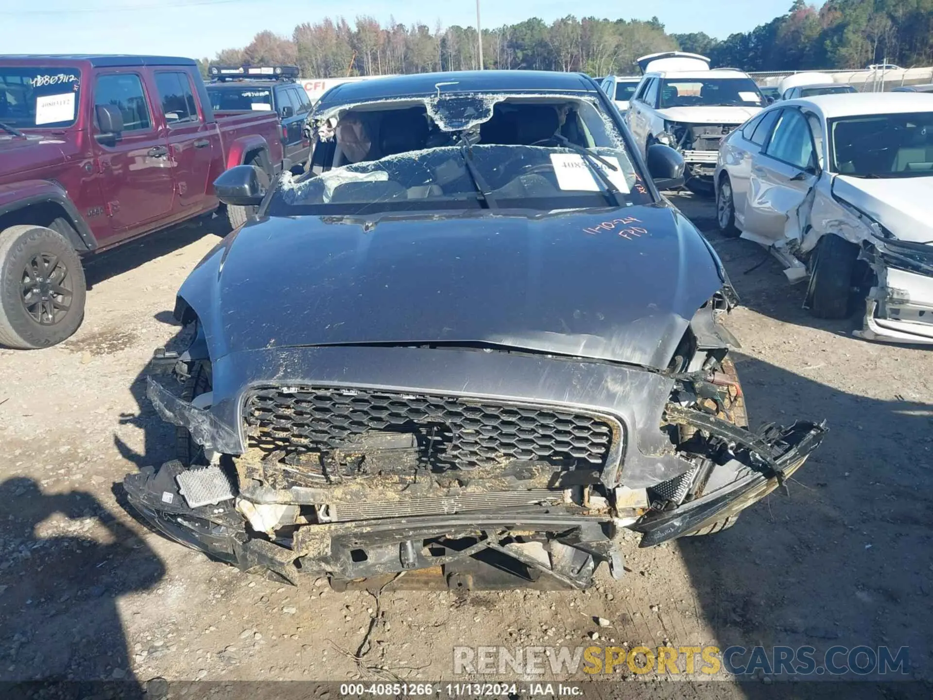11 Photograph of a damaged car SADFP2FX7K1Z43185 JAGUAR E-PACE 2019