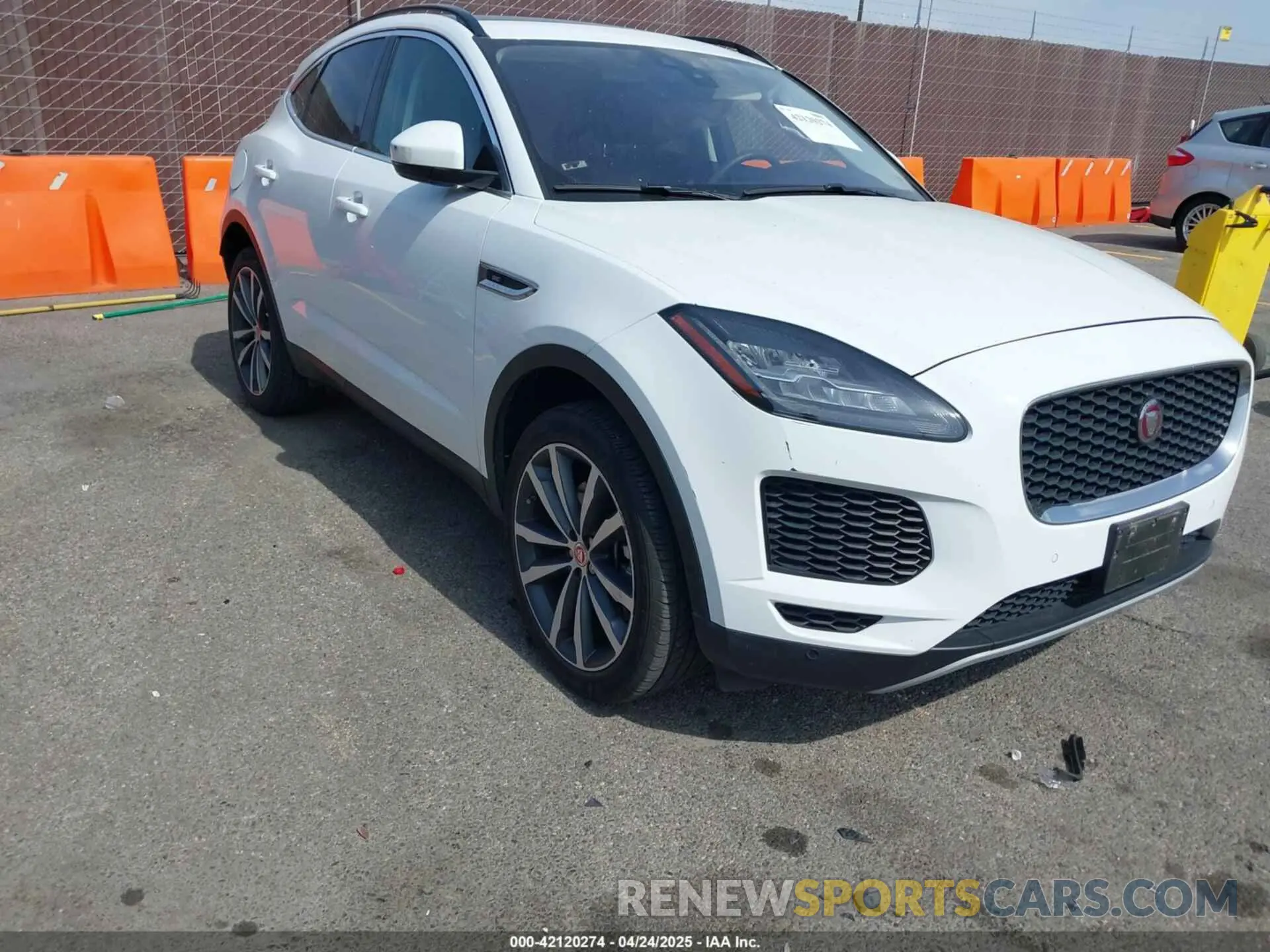 1 Фотография поврежденного автомобиля SADFP2FX8K1Z70007 JAGUAR E-PACE 2019
