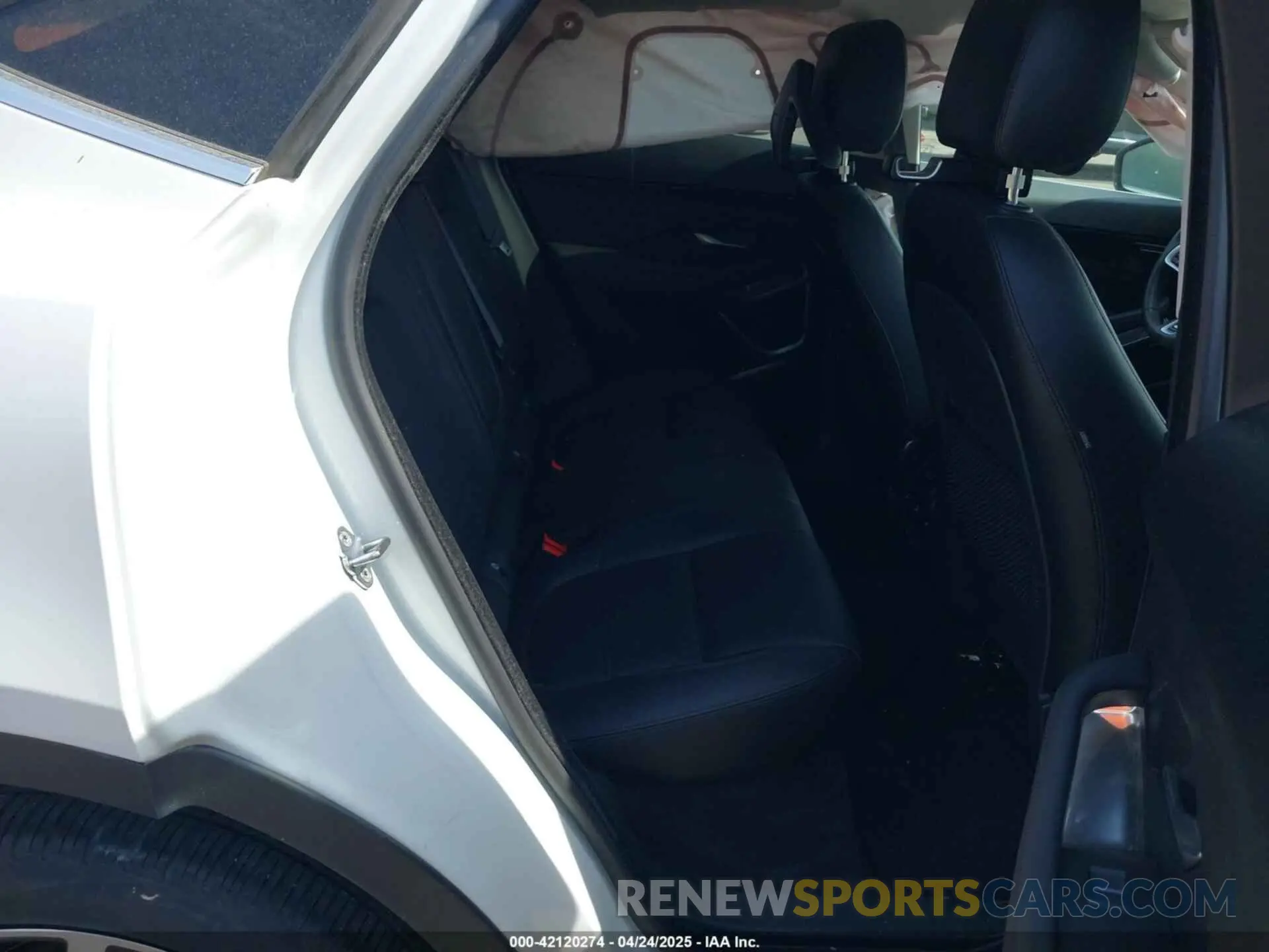 8 Фотография поврежденного автомобиля SADFP2FX8K1Z70007 JAGUAR E-PACE 2019