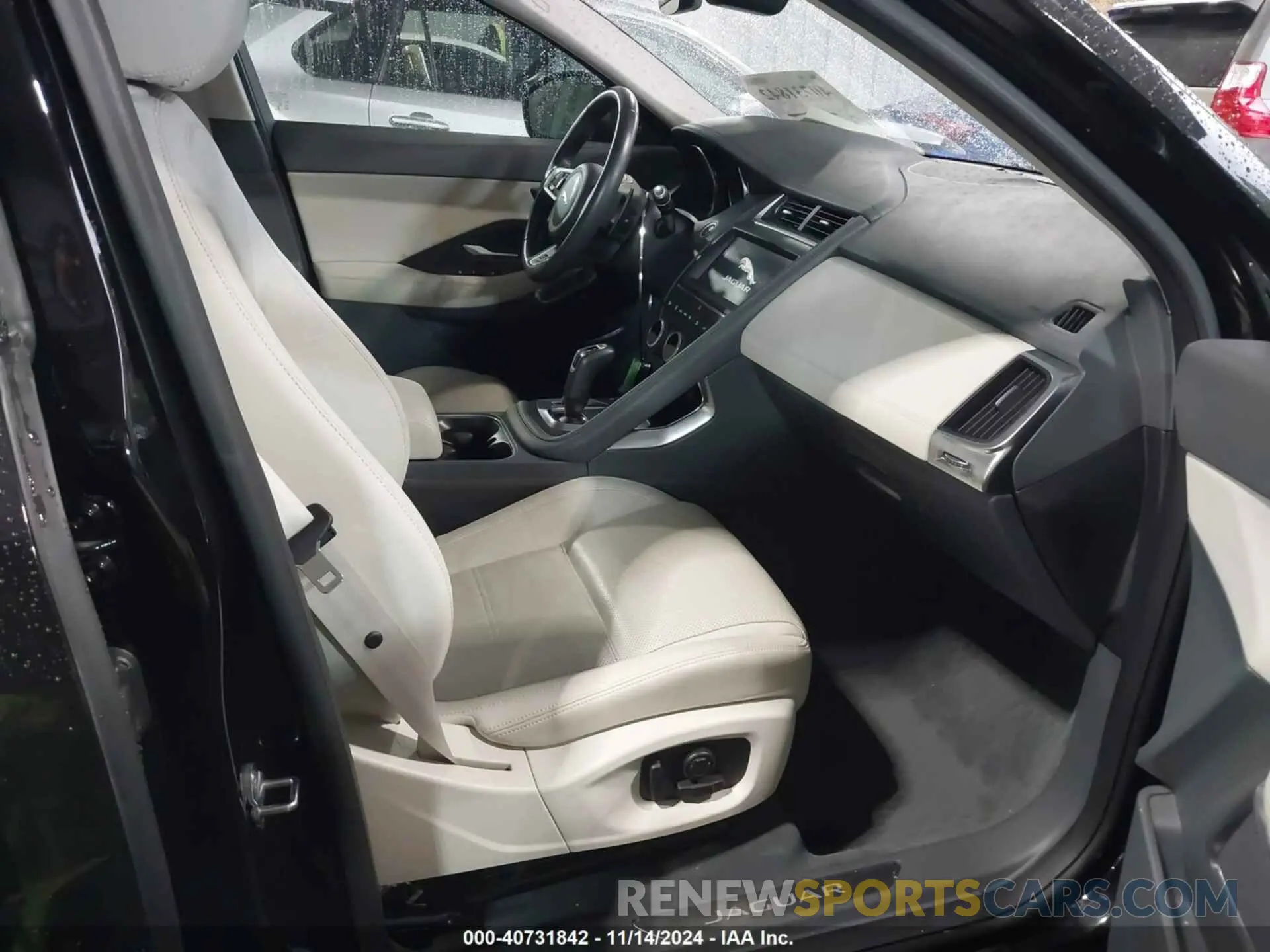 5 Photograph of a damaged car SADFP2FX3L1004164 JAGUAR E-PACE 2020
