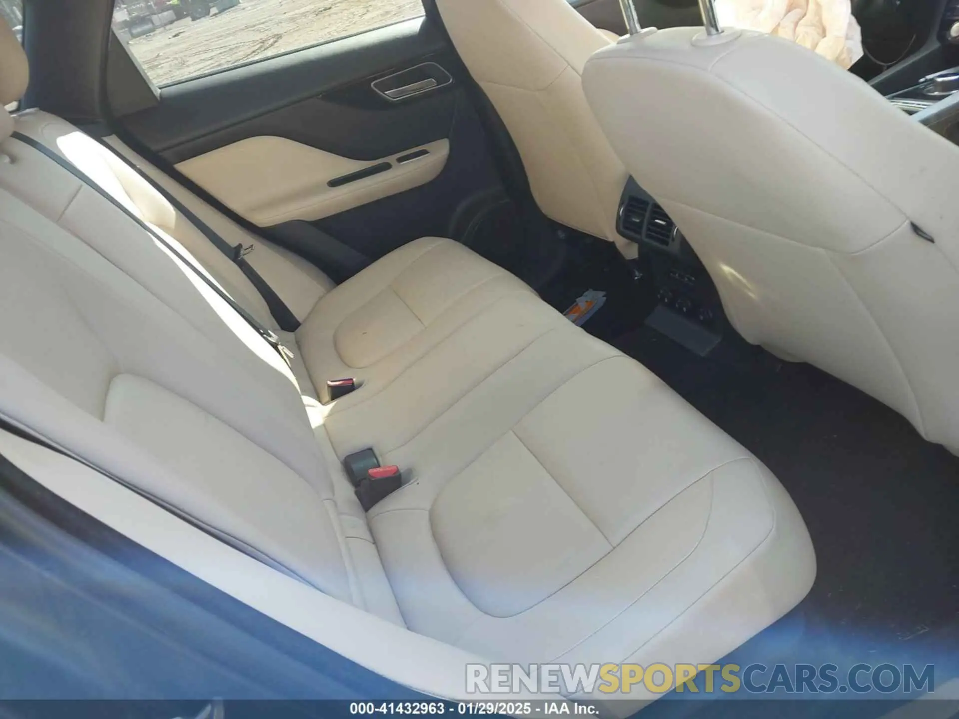 8 Photograph of a damaged car SADCJ2FX2KA357093 JAGUAR F-PACE 2019