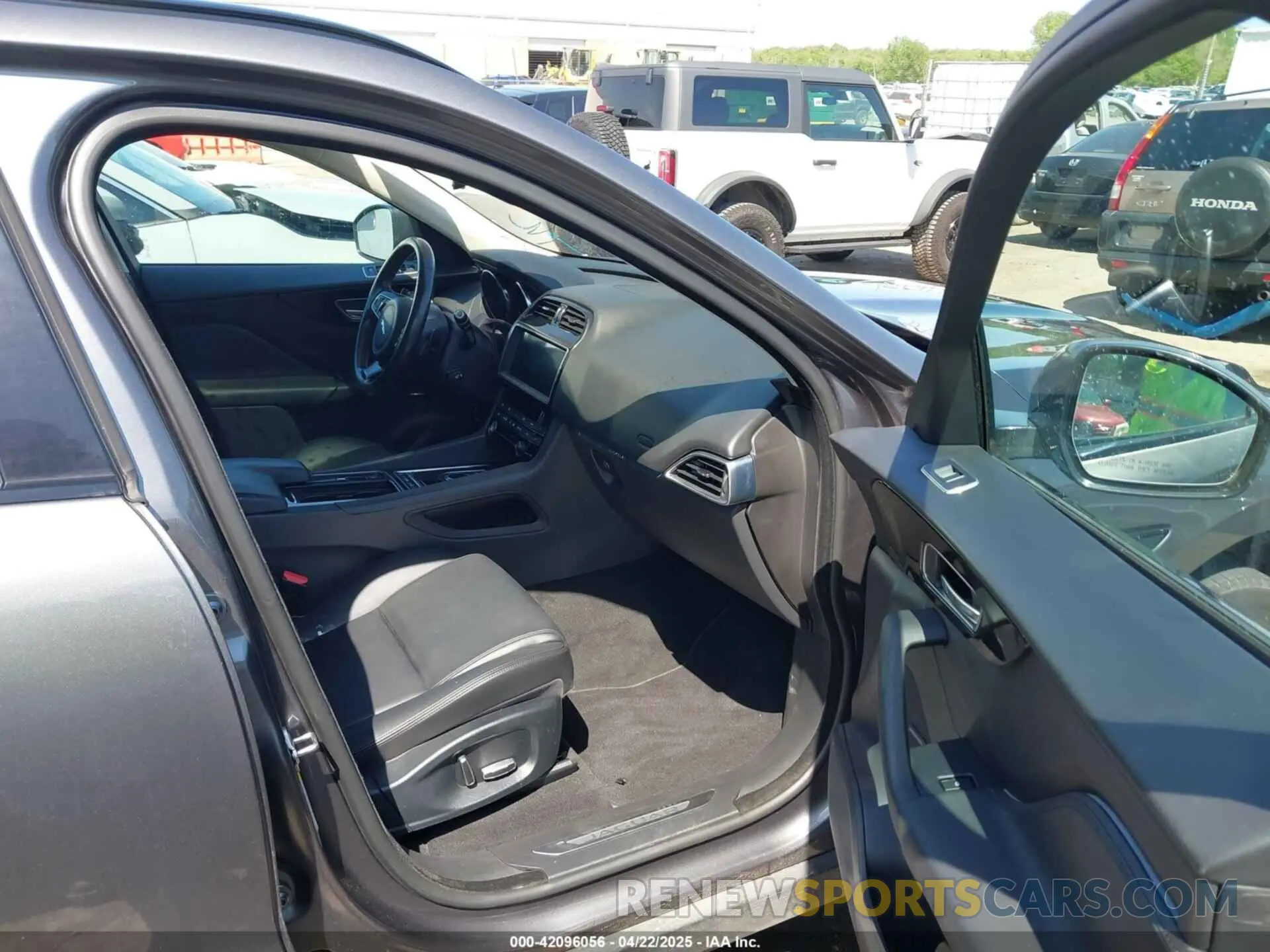 5 Photograph of a damaged car SADCJ2FX4KA395439 JAGUAR F-PACE 2019