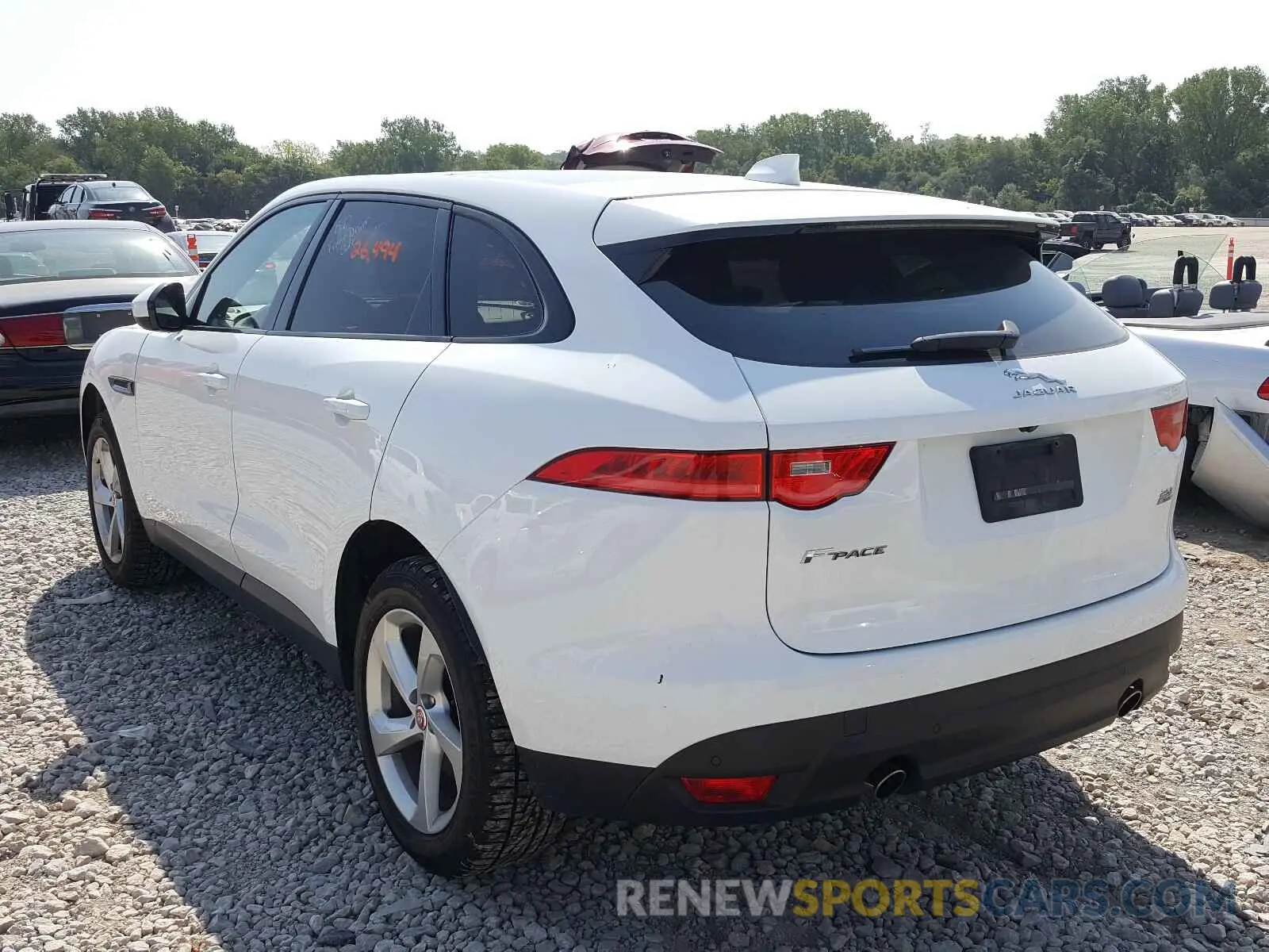 3 Photograph of a damaged car SADCJ2FX7KA601983 JAGUAR F-PACE 2019