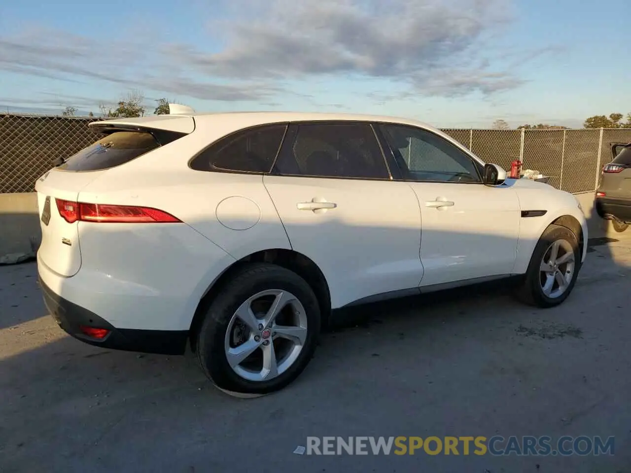 3 Photograph of a damaged car SADCJ2FXXKA602187 JAGUAR F-PACE 2019