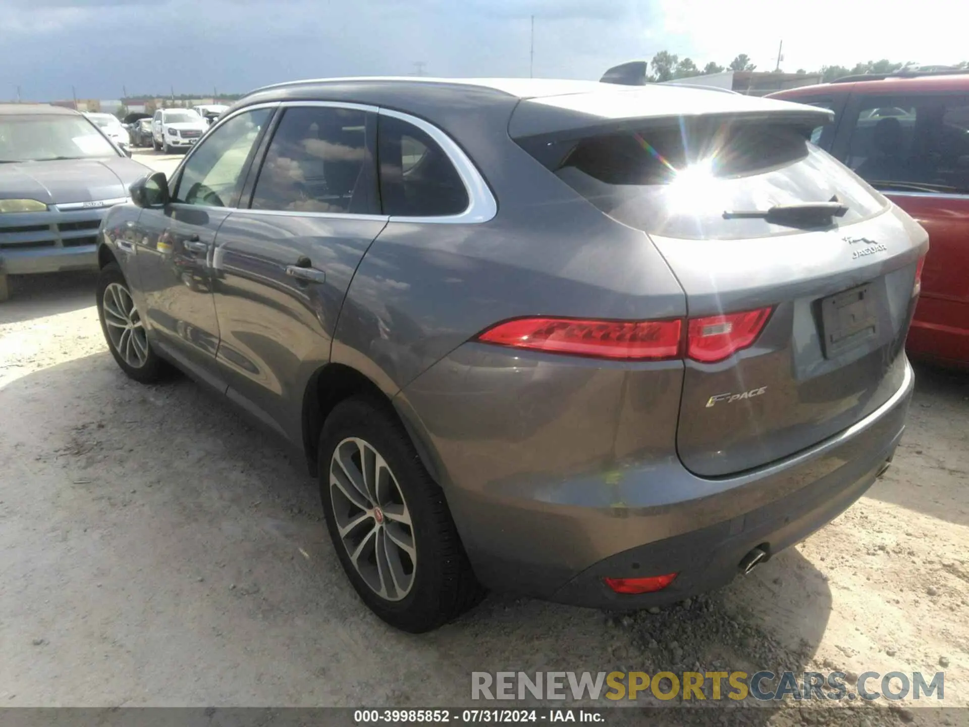 3 Фотография поврежденного автомобиля SADCJ2FXXKA610855 JAGUAR F-PACE 2019