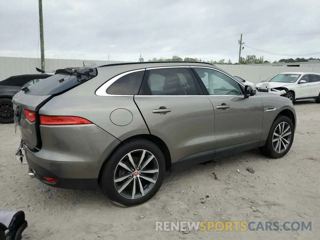 3 Фотография поврежденного автомобиля SADCK2FX0KA367828 JAGUAR F-PACE 2019