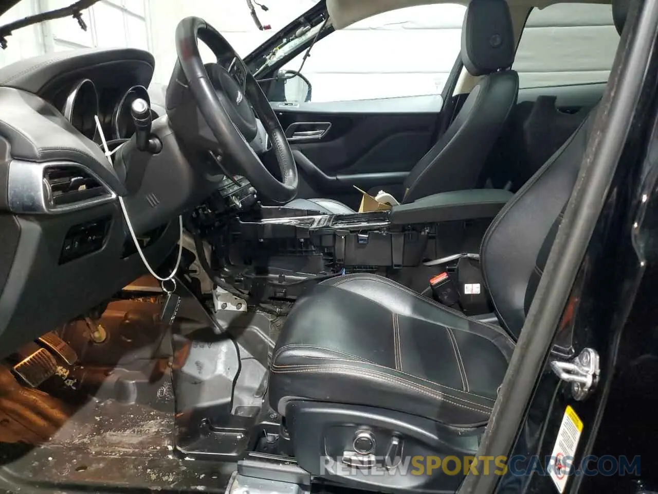 7 Photograph of a damaged car SADCK2FX7KA366367 JAGUAR F-PACE 2019