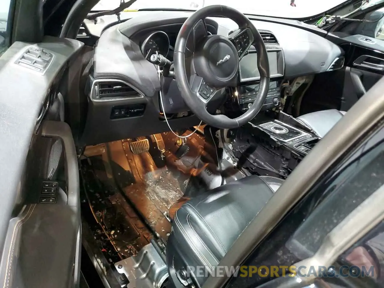8 Photograph of a damaged car SADCK2FX7KA366367 JAGUAR F-PACE 2019