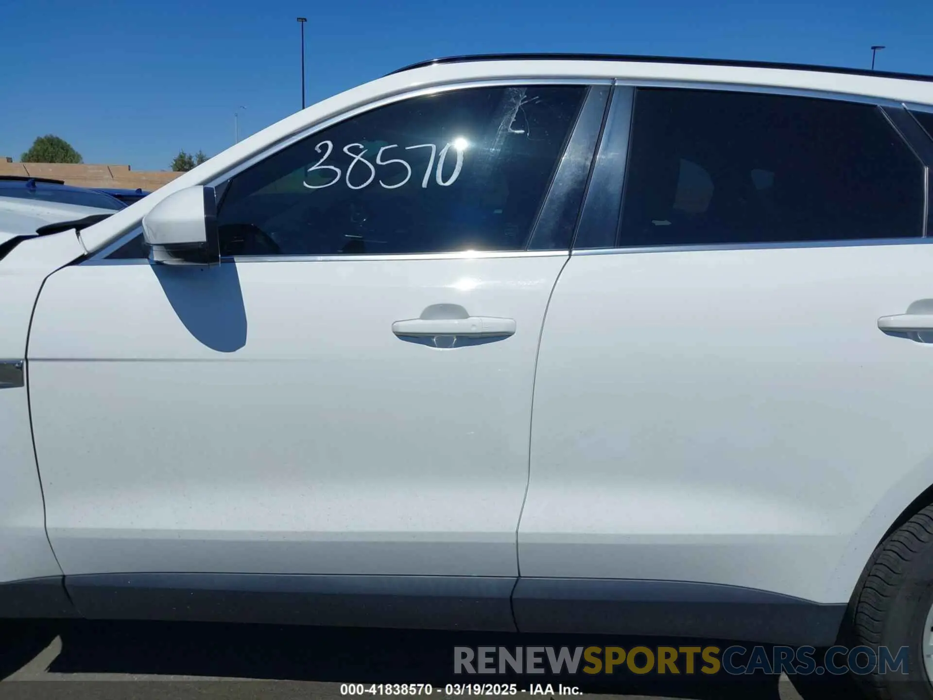 14 Photograph of a damaged car SADCK2FX9KA356228 JAGUAR F-PACE 2019