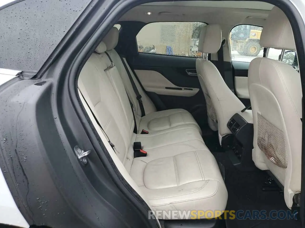 11 Photograph of a damaged car SADCK2GX8KA392796 JAGUAR F-PACE 2019