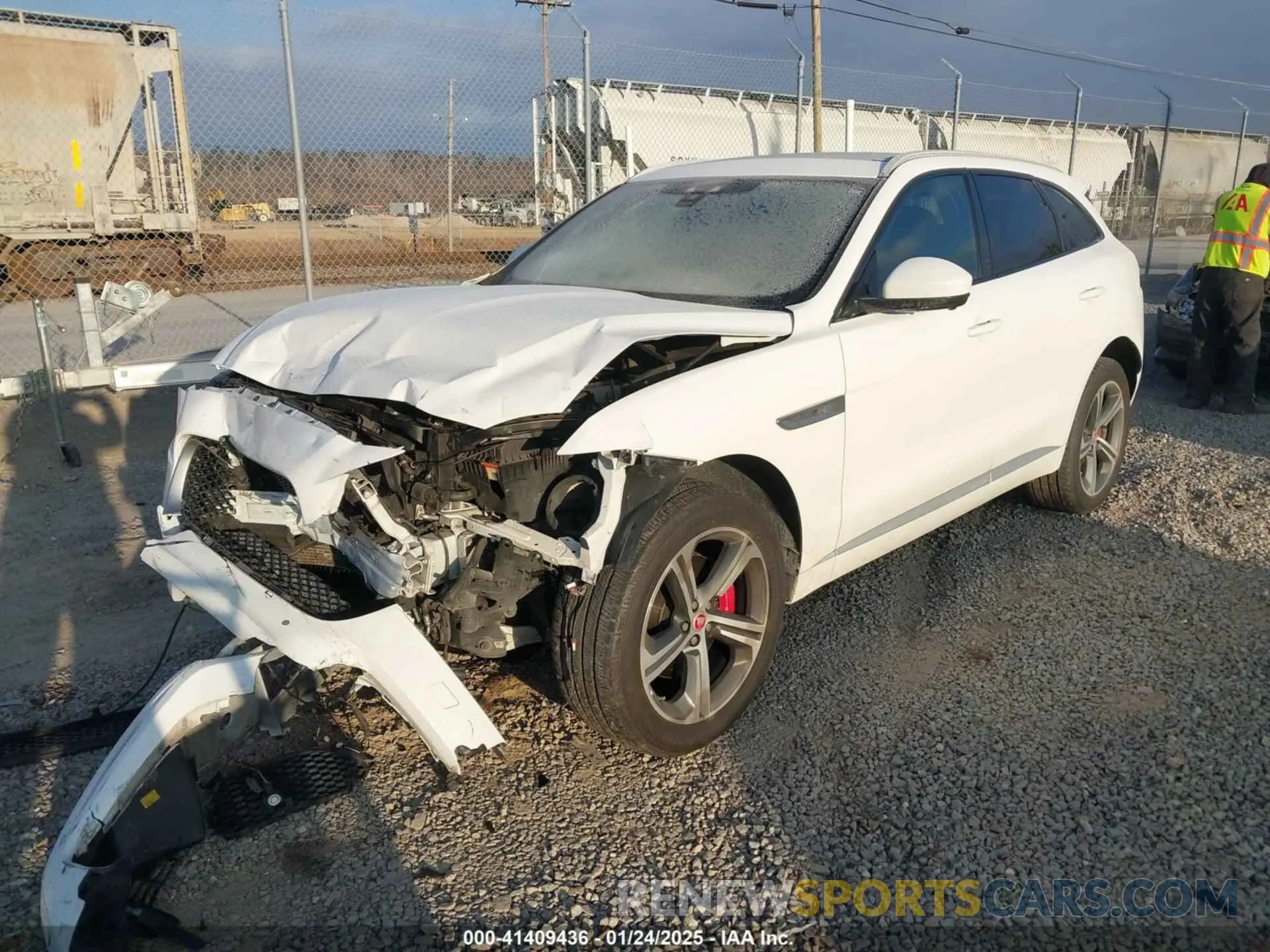 2 Фотография поврежденного автомобиля SADCM2FV2KA398507 JAGUAR F-PACE 2019