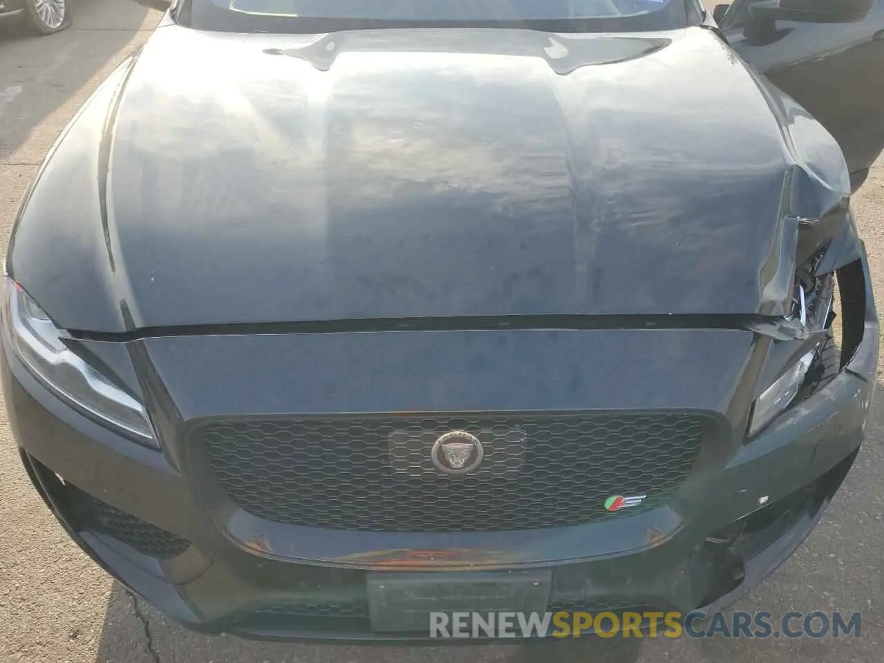 12 Photograph of a damaged car SADCM2FV3KA352927 JAGUAR F-PACE 2019