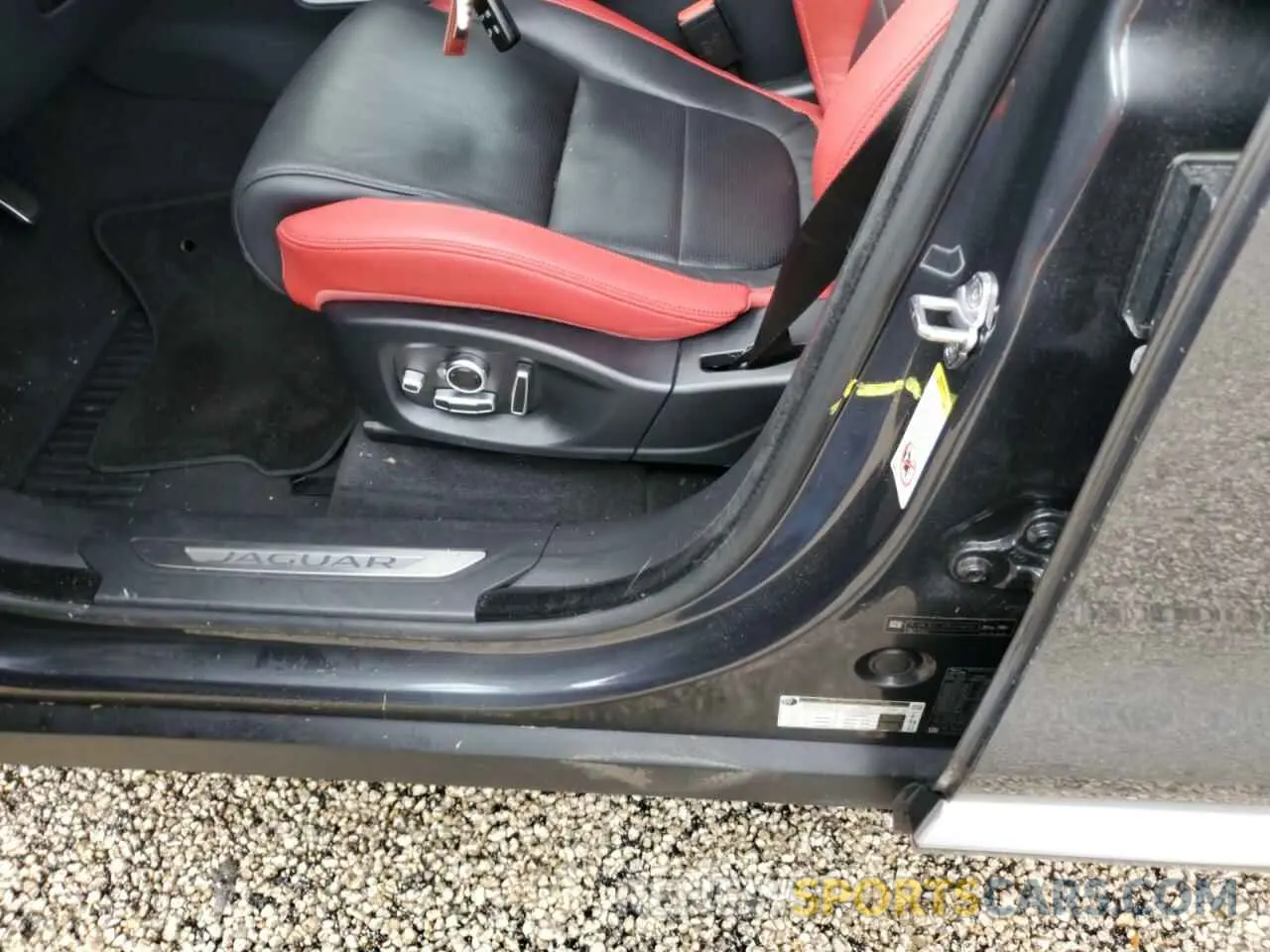 13 Photograph of a damaged car SADCM2FV5KA358051 JAGUAR F-PACE 2019