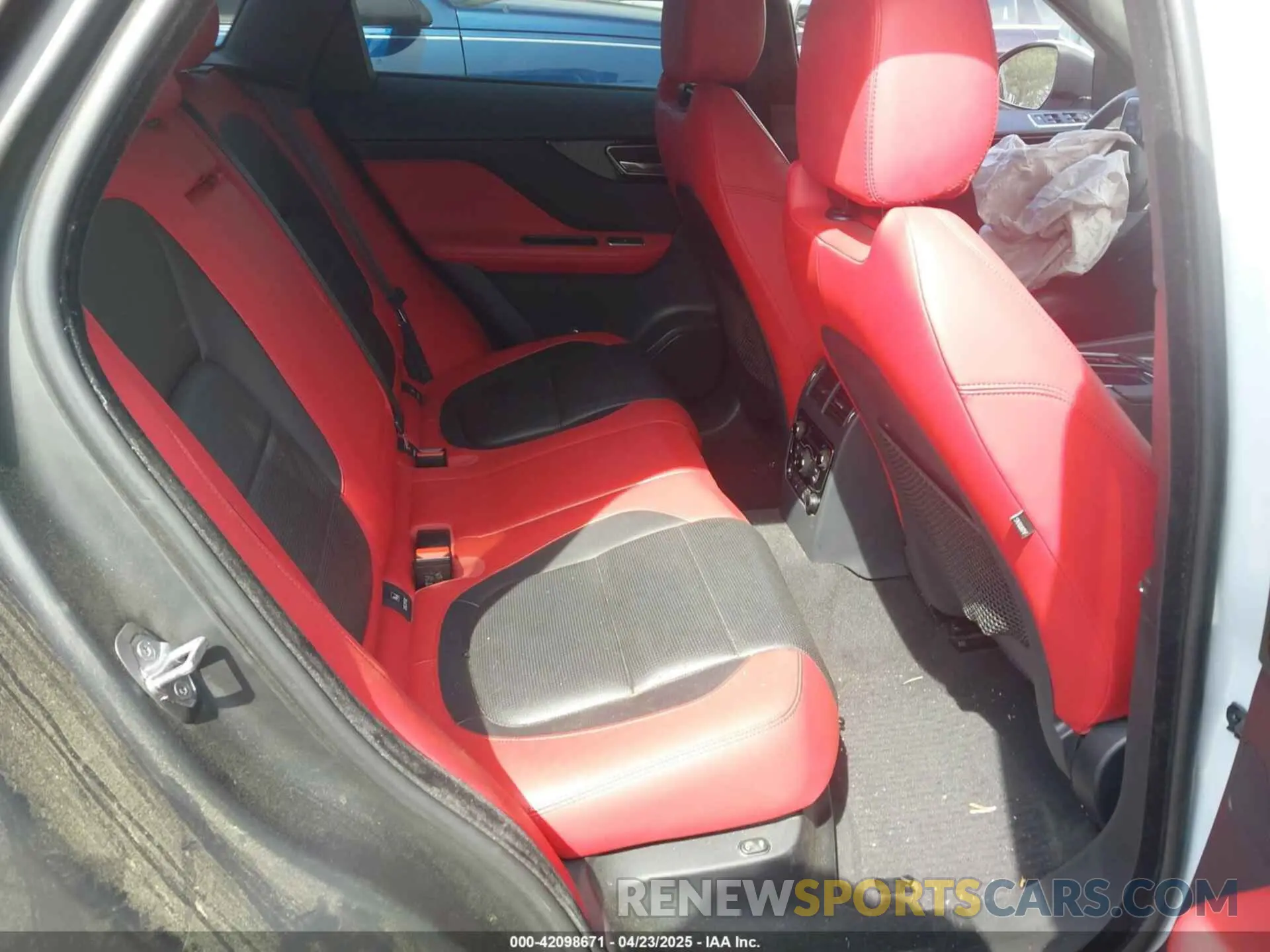 8 Photograph of a damaged car SADCM2FV9KA609878 JAGUAR F-PACE 2019