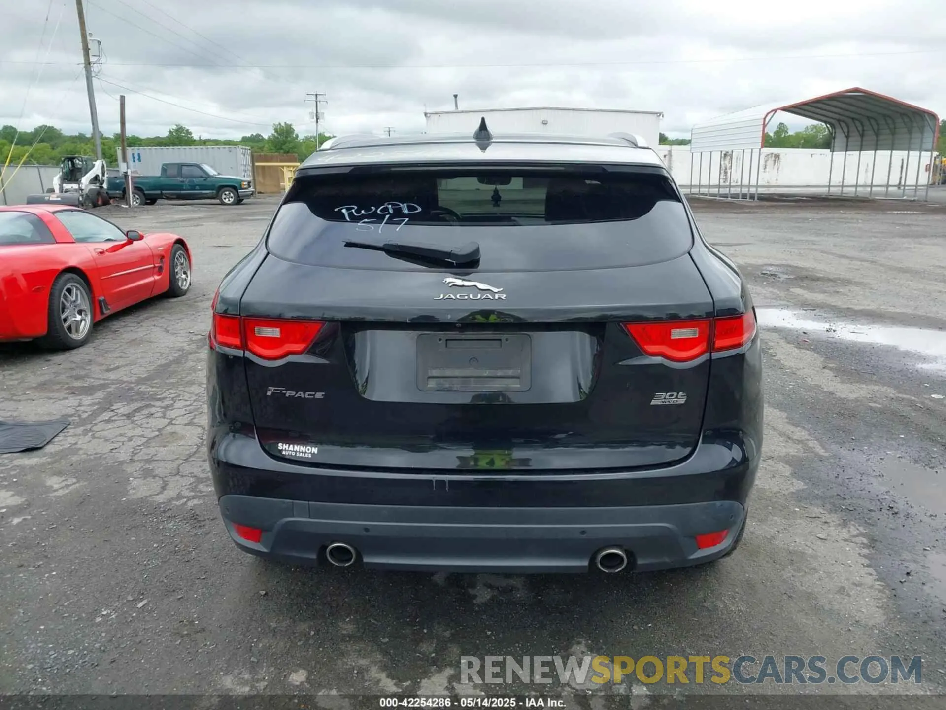 17 Photograph of a damaged car SADCN2GX8KA399769 JAGUAR F-PACE 2019