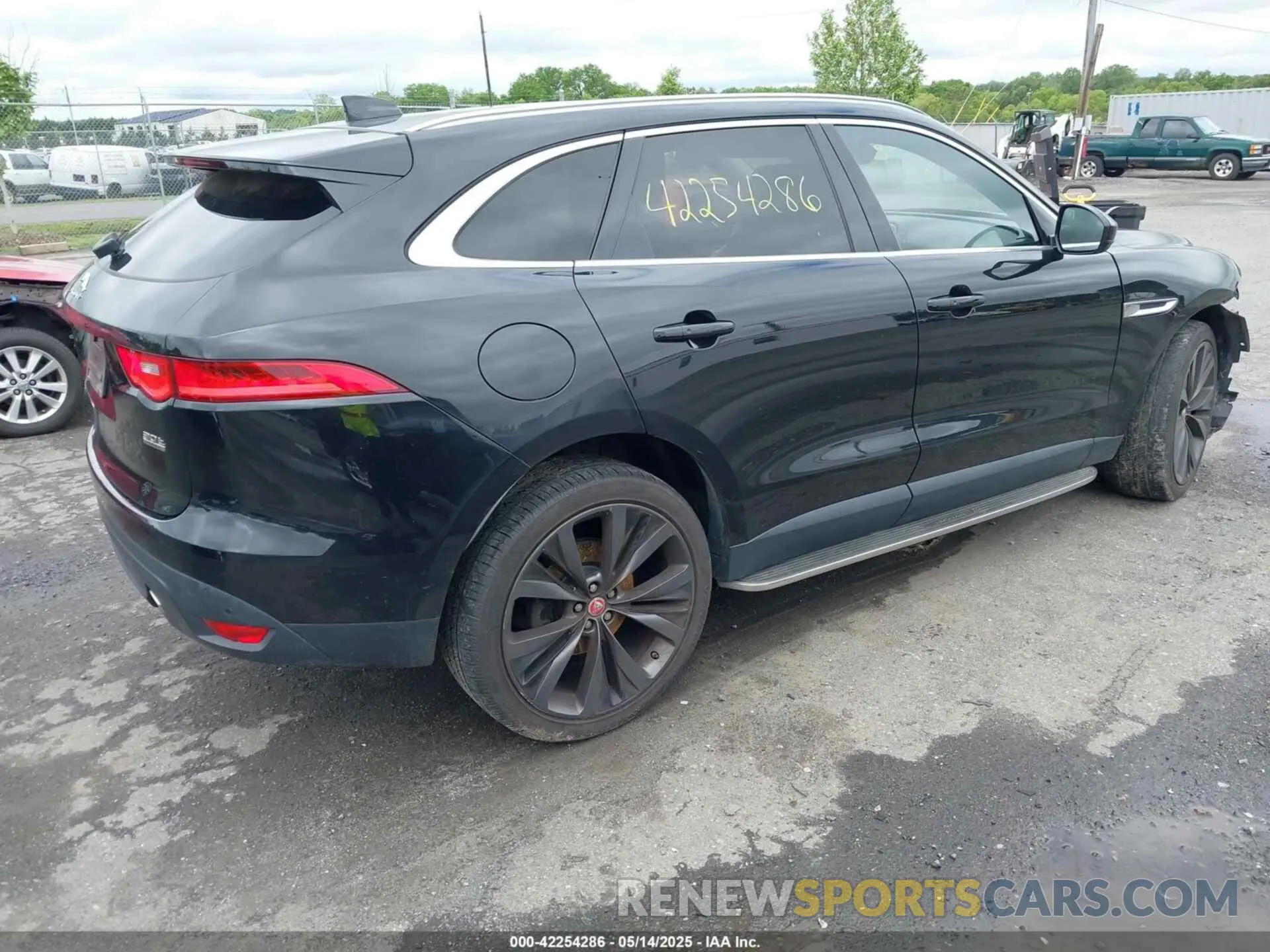 4 Photograph of a damaged car SADCN2GX8KA399769 JAGUAR F-PACE 2019