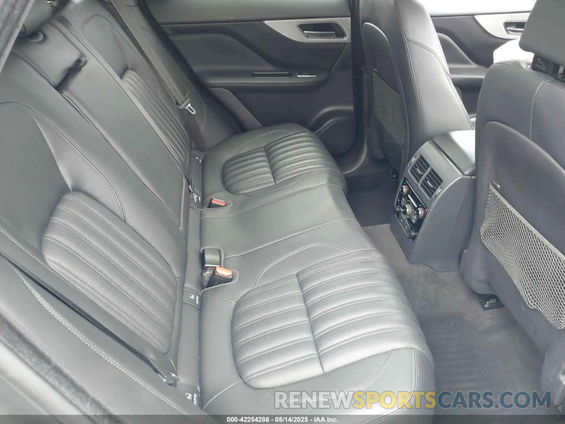 8 Photograph of a damaged car SADCN2GX8KA399769 JAGUAR F-PACE 2019