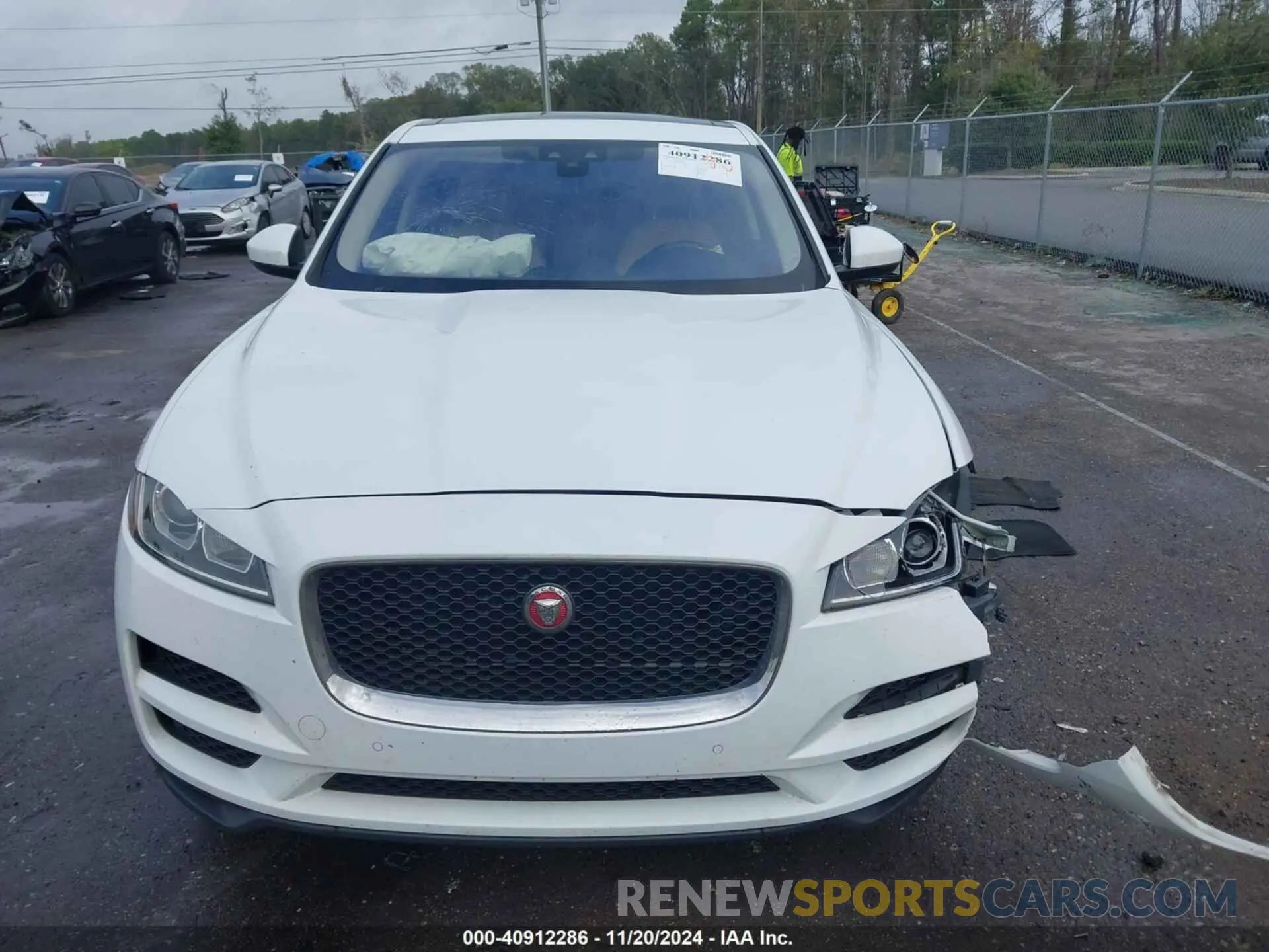 12 Фотография поврежденного автомобиля SADCS2FX0KA390106 JAGUAR F-PACE 2019