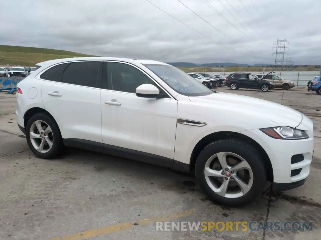 4 Photograph of a damaged car SADCS2FX0KA602177 JAGUAR F-PACE 2019