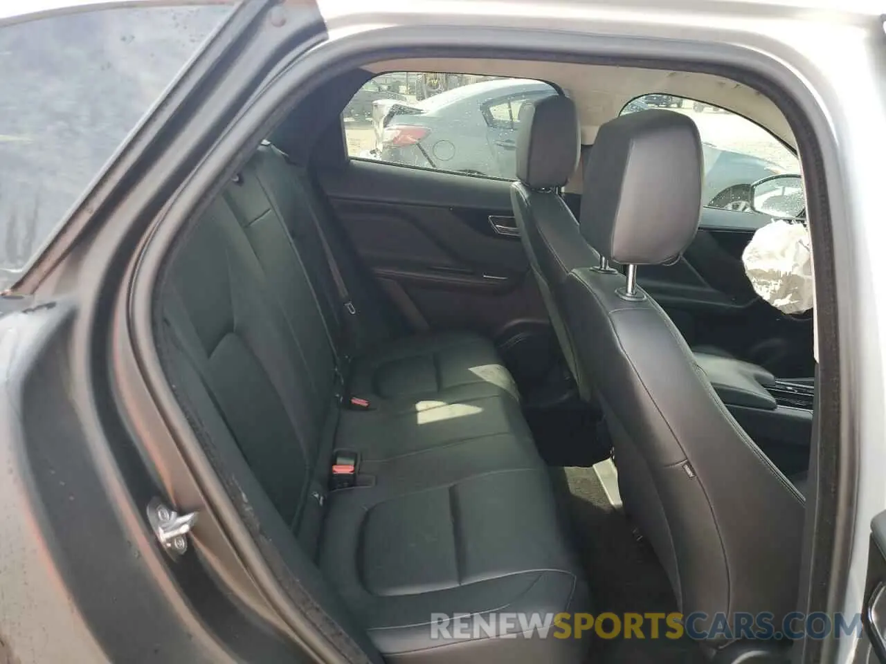 11 Photograph of a damaged car SADCS2FXXKA390386 JAGUAR F-PACE 2019