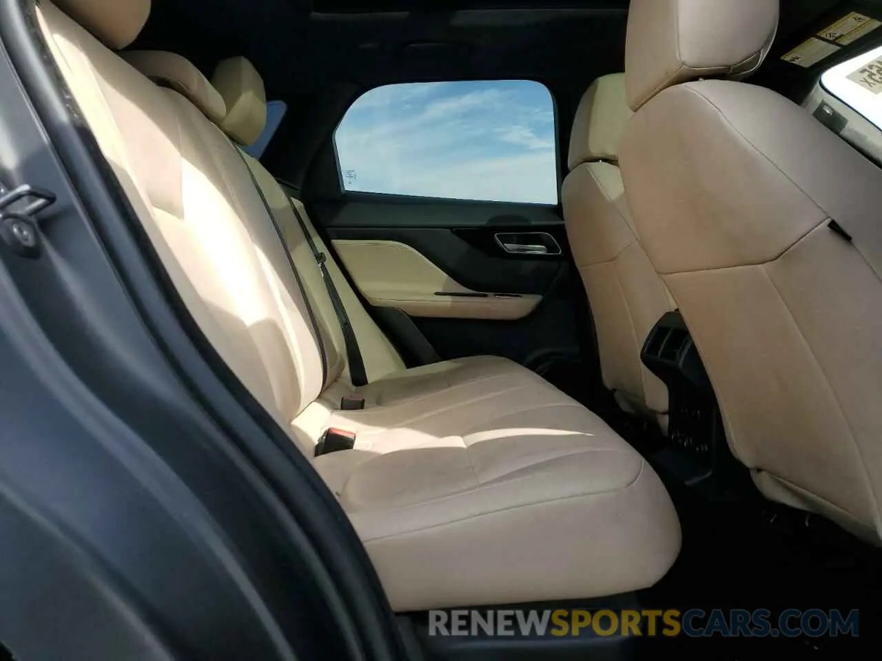 11 Photograph of a damaged car SADCJ2FX2LA638148 JAGUAR F-PACE 2020