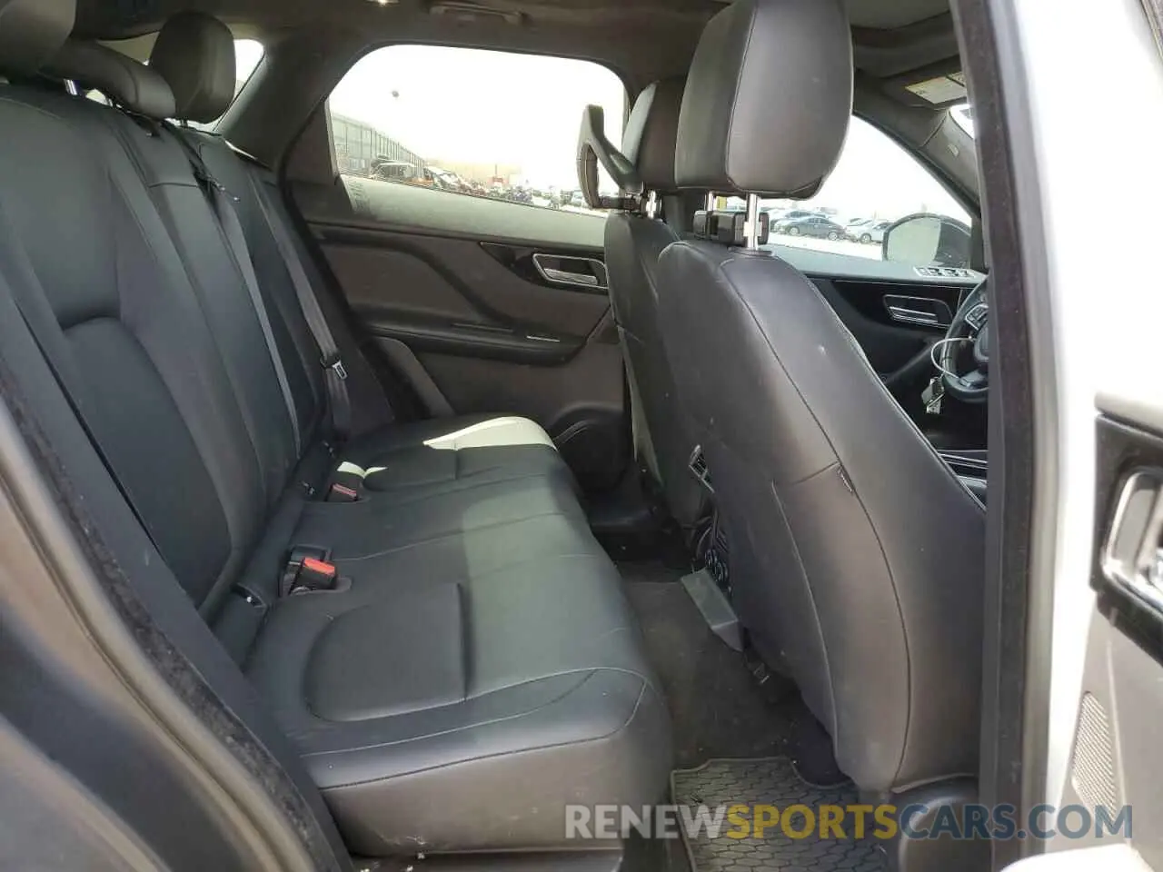 11 Photograph of a damaged car SADCJ2FX2LA639994 JAGUAR F-PACE 2020