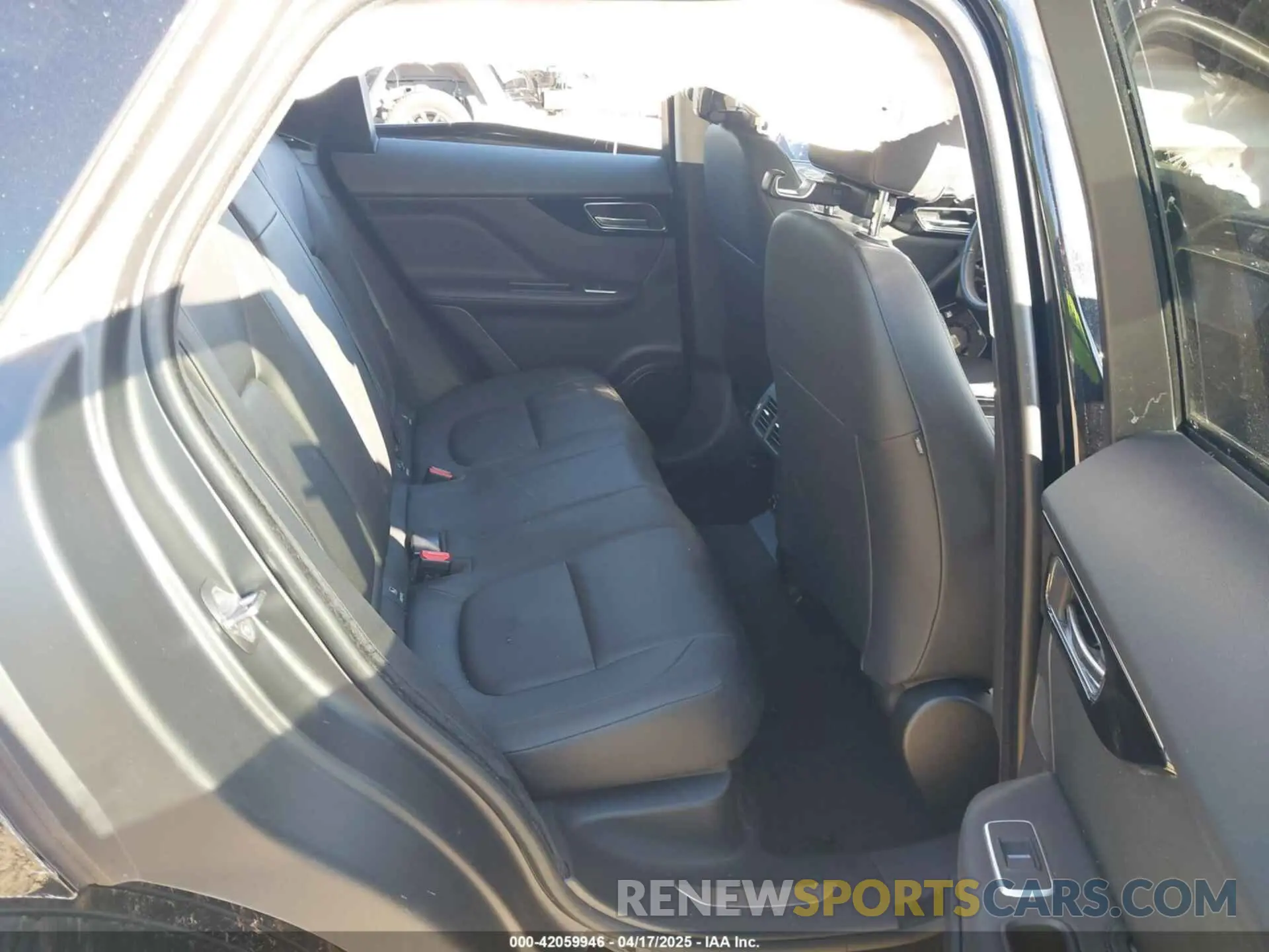 8 Фотография поврежденного автомобиля SADCJ2FX3LA643987 JAGUAR F-PACE 2020