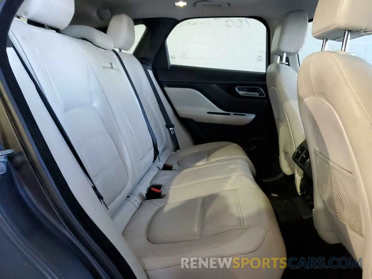 11 Photograph of a damaged car SADCK2GX4LA640463 JAGUAR F-PACE 2020