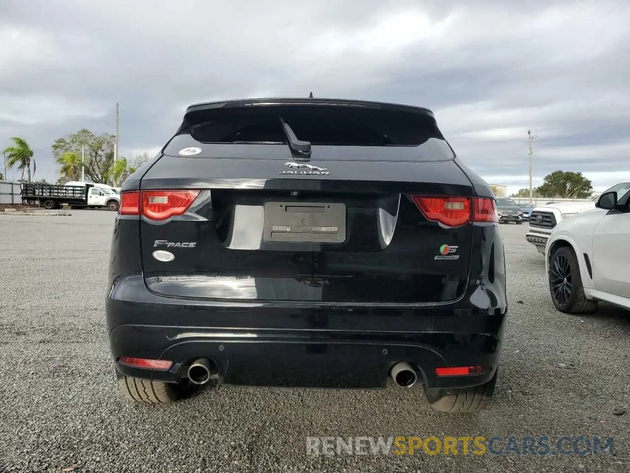 6 Photograph of a damaged car SADCM2FV1LA627499 JAGUAR F-PACE 2020