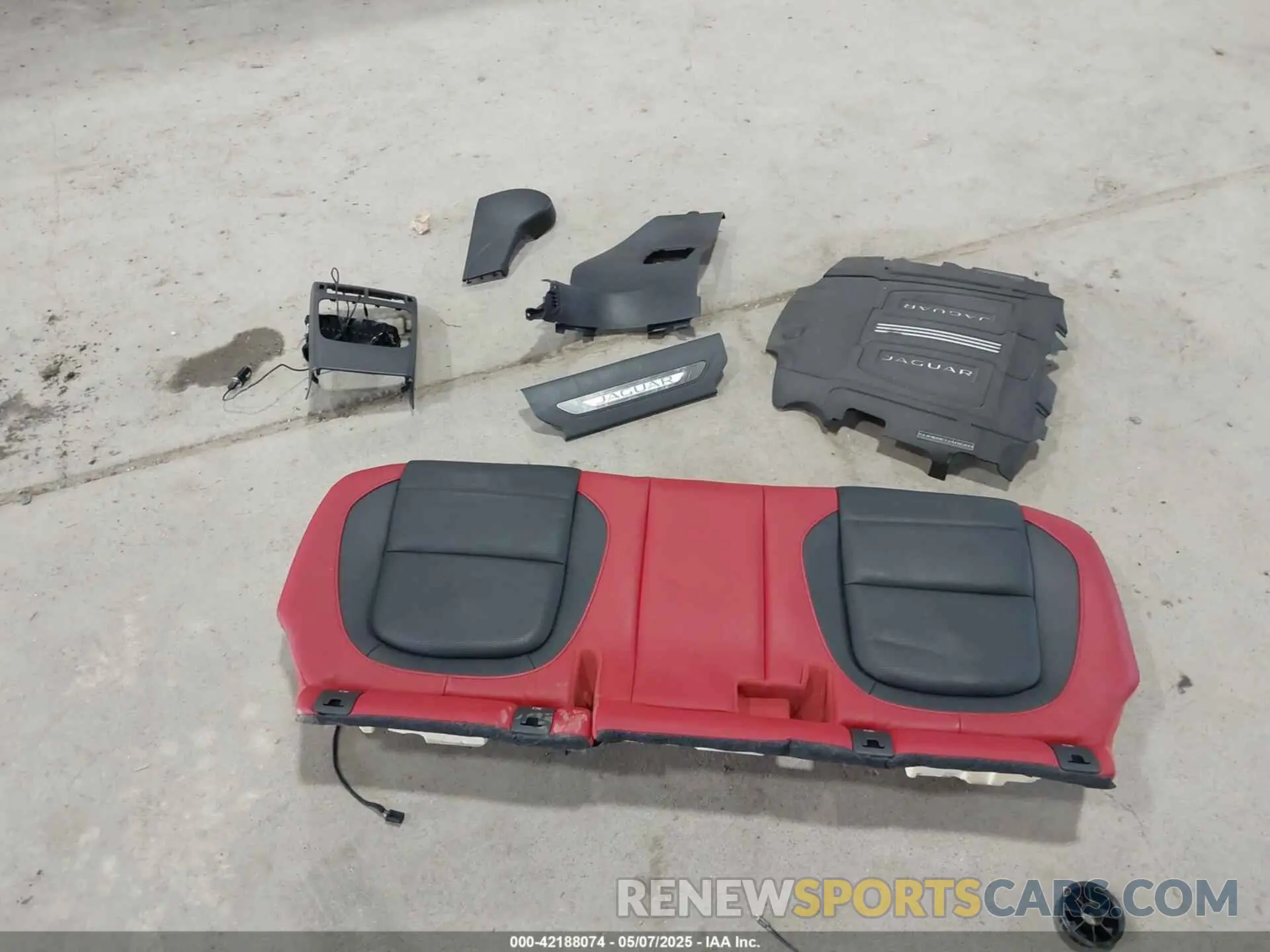 12 Photograph of a damaged car SADCM2FV4LA645110 JAGUAR F-PACE 2020
