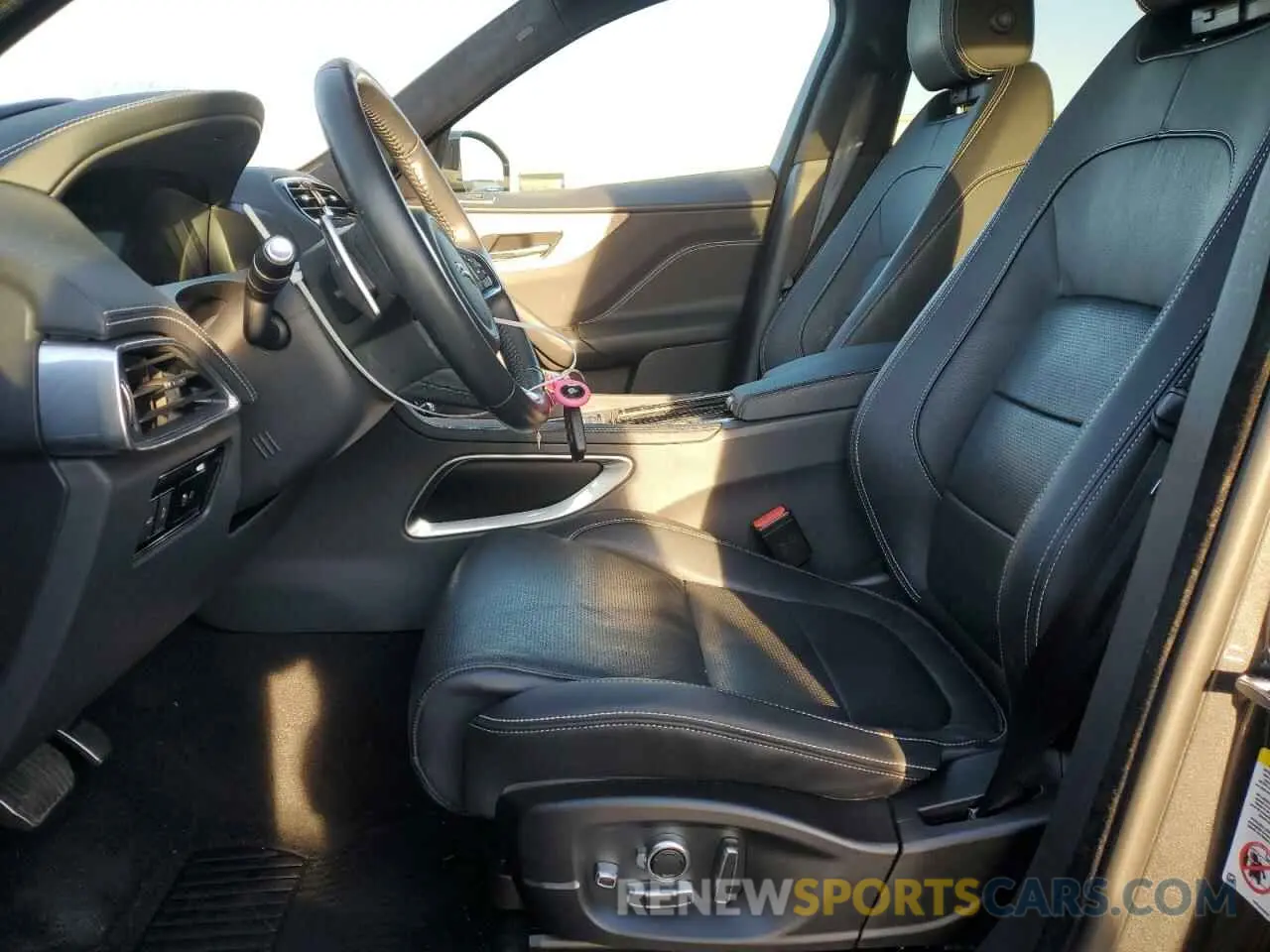 7 Photograph of a damaged car SADCM2FV4LA647228 JAGUAR F-PACE 2020