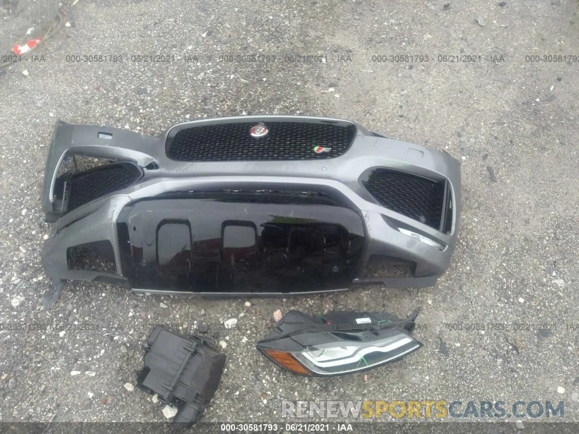 12 Photograph of a damaged car SADCM2FV5LA633998 JAGUAR F-PACE 2020