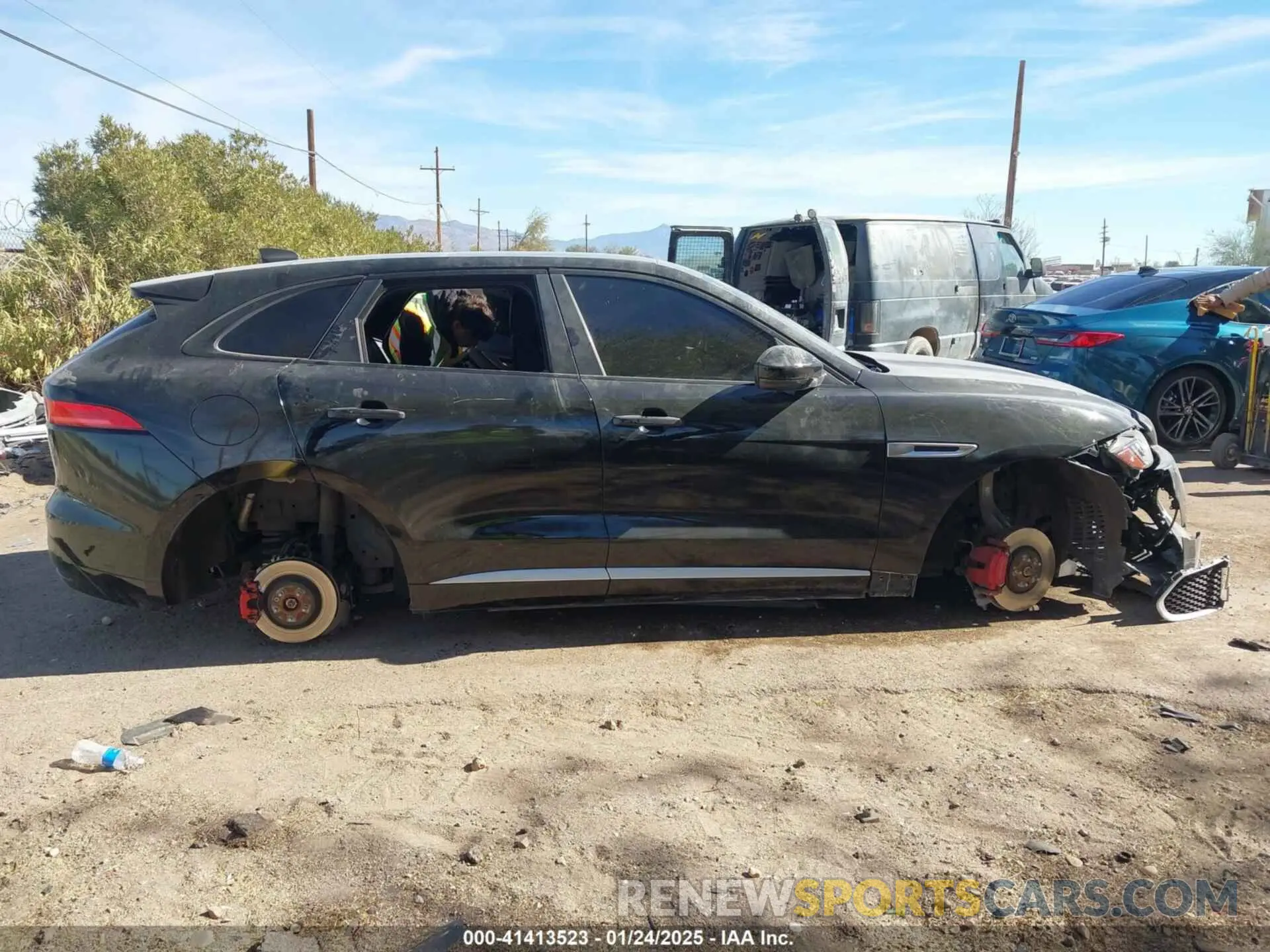 12 Photograph of a damaged car SADCM2FV6LA641169 JAGUAR F-PACE 2020