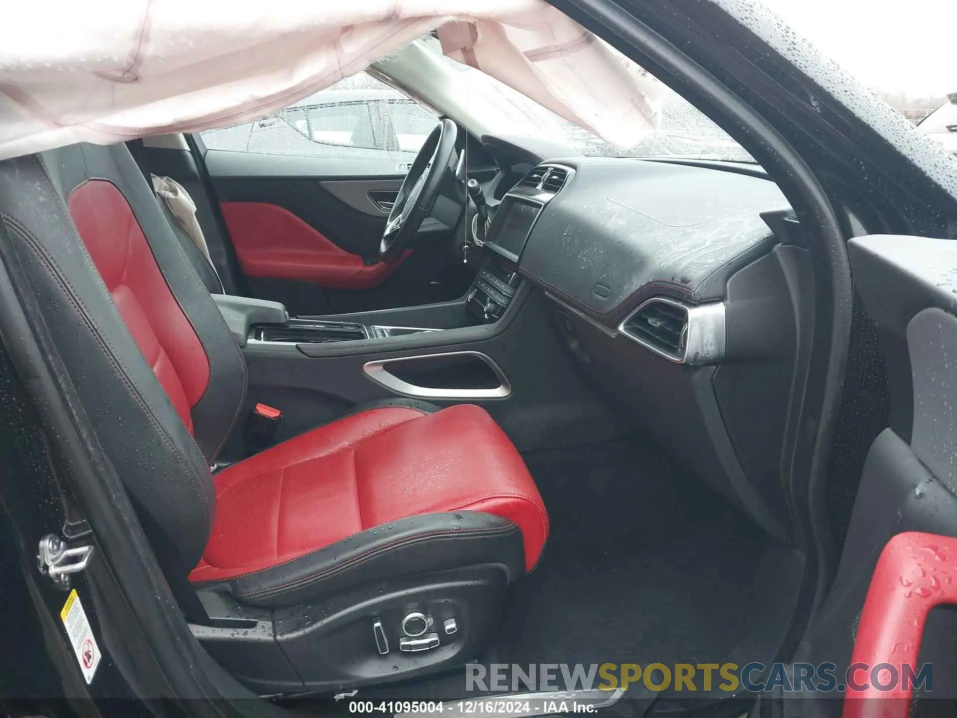 5 Photograph of a damaged car SADCP2FX0LA624750 JAGUAR F-PACE 2020