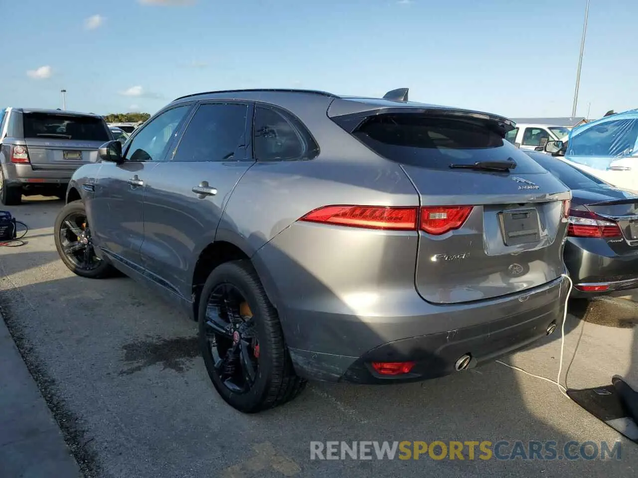 2 Фотография поврежденного автомобиля SADCP2FX4LA617865 JAGUAR F-PACE 2020