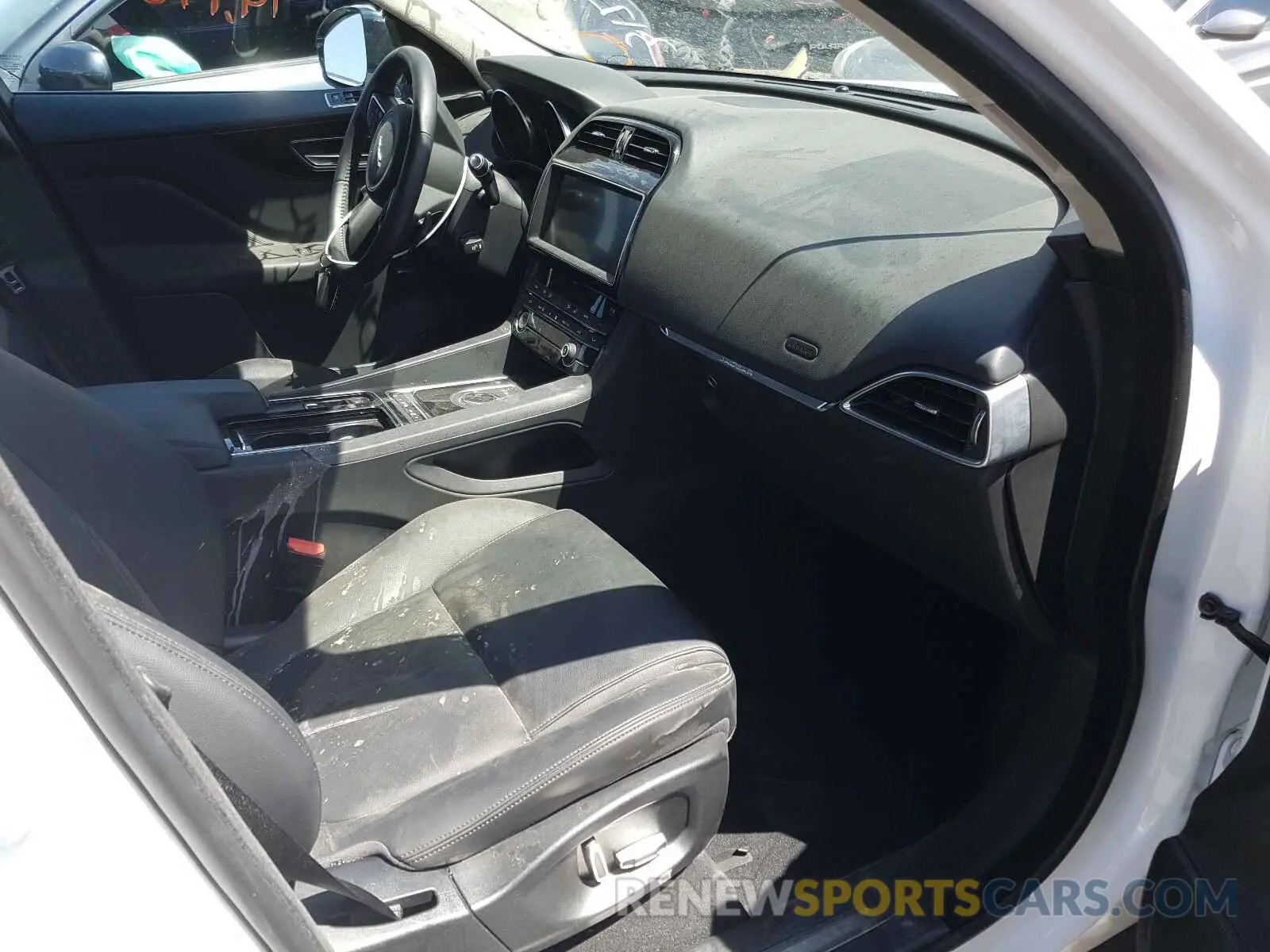 5 Photograph of a damaged car SADCS2FX3LA640262 JAGUAR F-PACE 2020