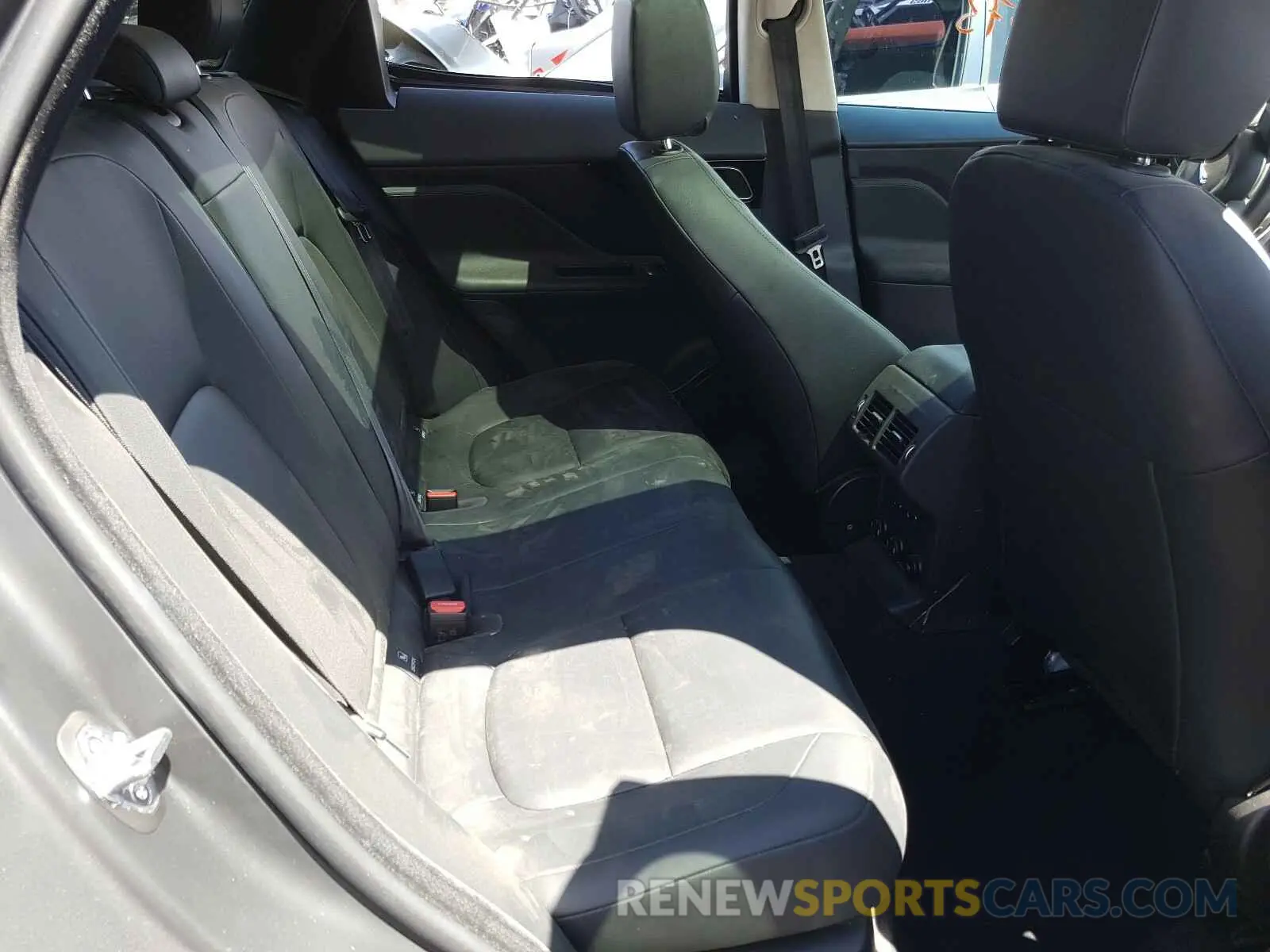 6 Photograph of a damaged car SADCS2FX3LA640262 JAGUAR F-PACE 2020