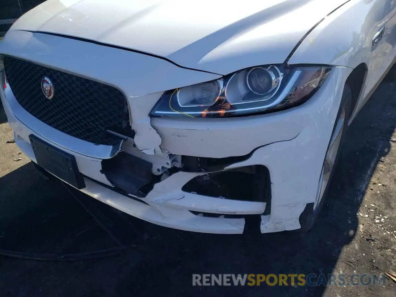 9 Photograph of a damaged car SADCS2FXXLA645412 JAGUAR F-PACE 2020