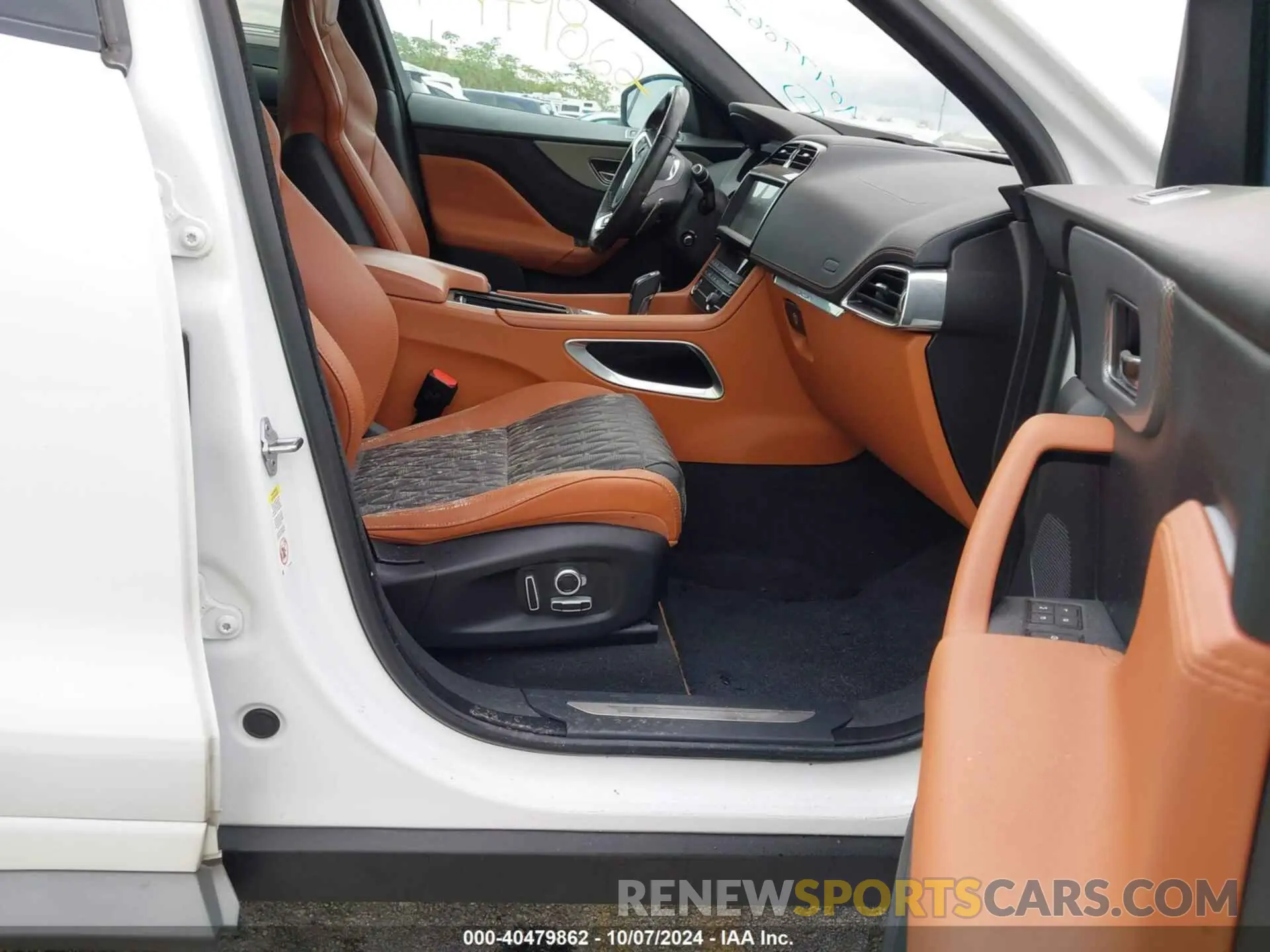 5 Photograph of a damaged car SADCZ2EE9LA627415 JAGUAR F-PACE 2020