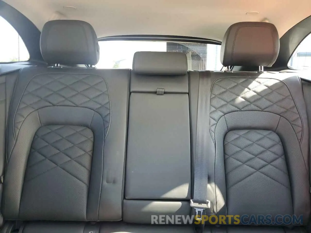 10 Photograph of a damaged car SADCJ2EU6MA667922 JAGUAR F-PACE 2021