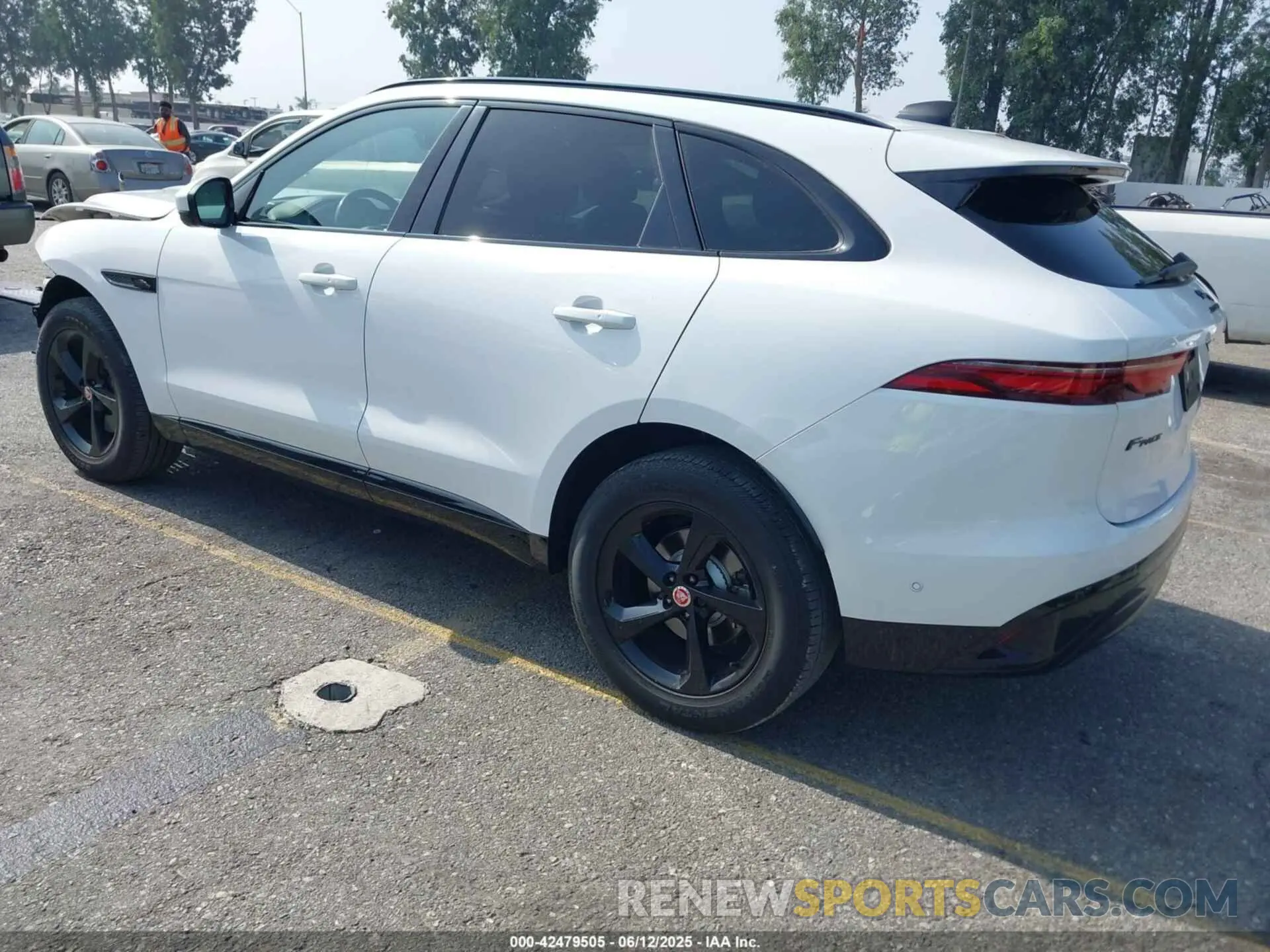 3 Фотография поврежденного автомобиля SADCJ2EX0MA678926 JAGUAR F-PACE 2021