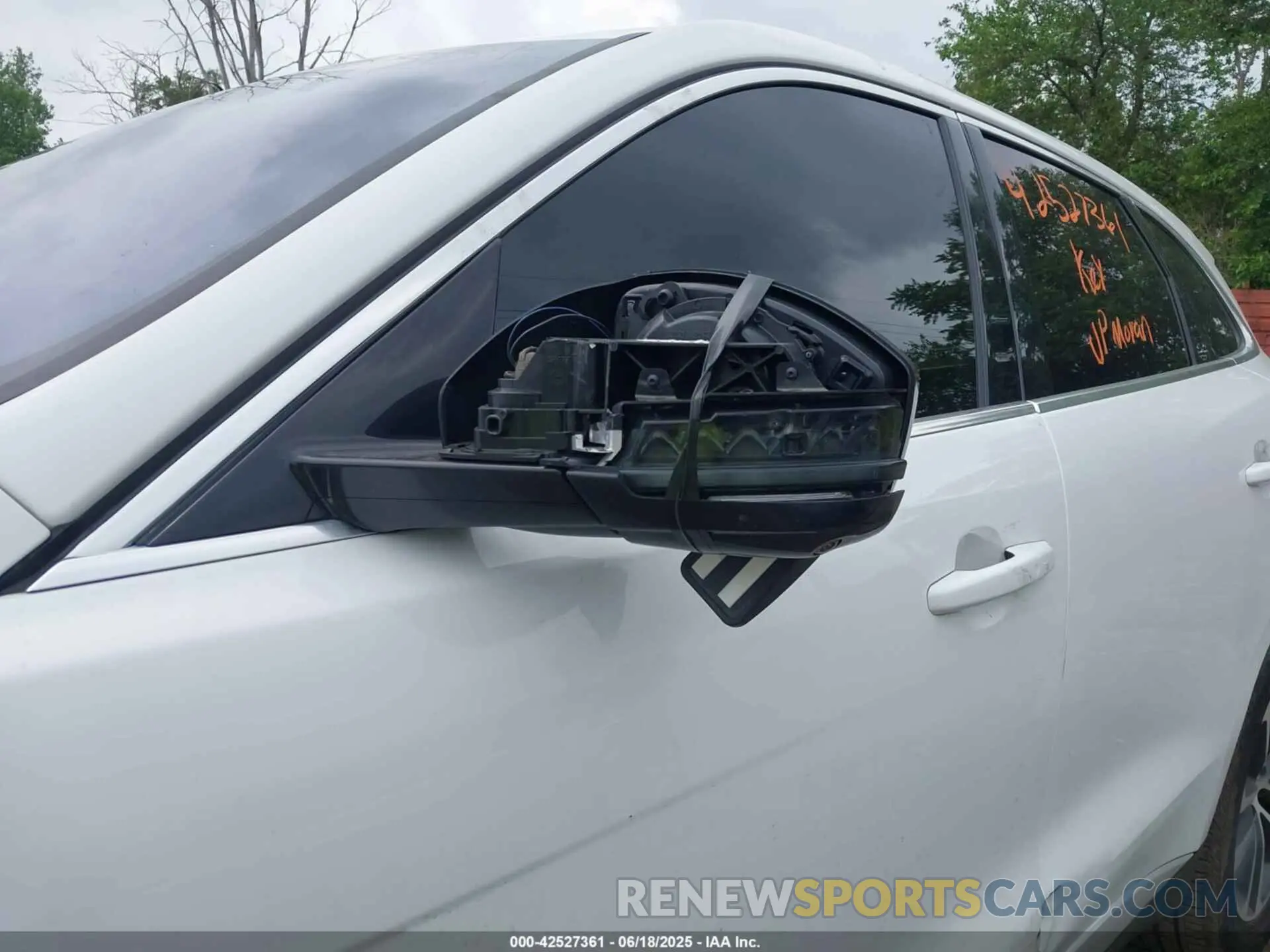 12 Photograph of a damaged car SADCJ2EXXMA668131 JAGUAR F-PACE 2021