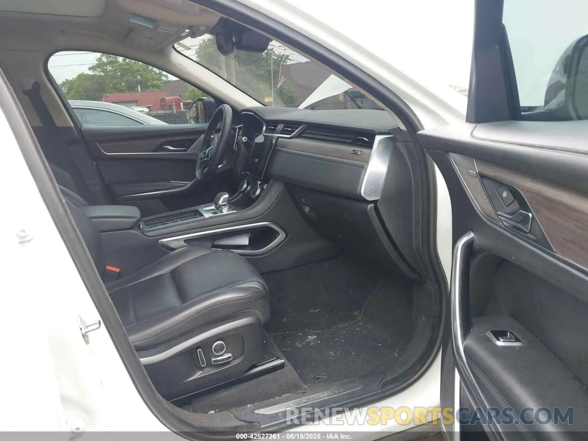 5 Photograph of a damaged car SADCJ2EXXMA668131 JAGUAR F-PACE 2021