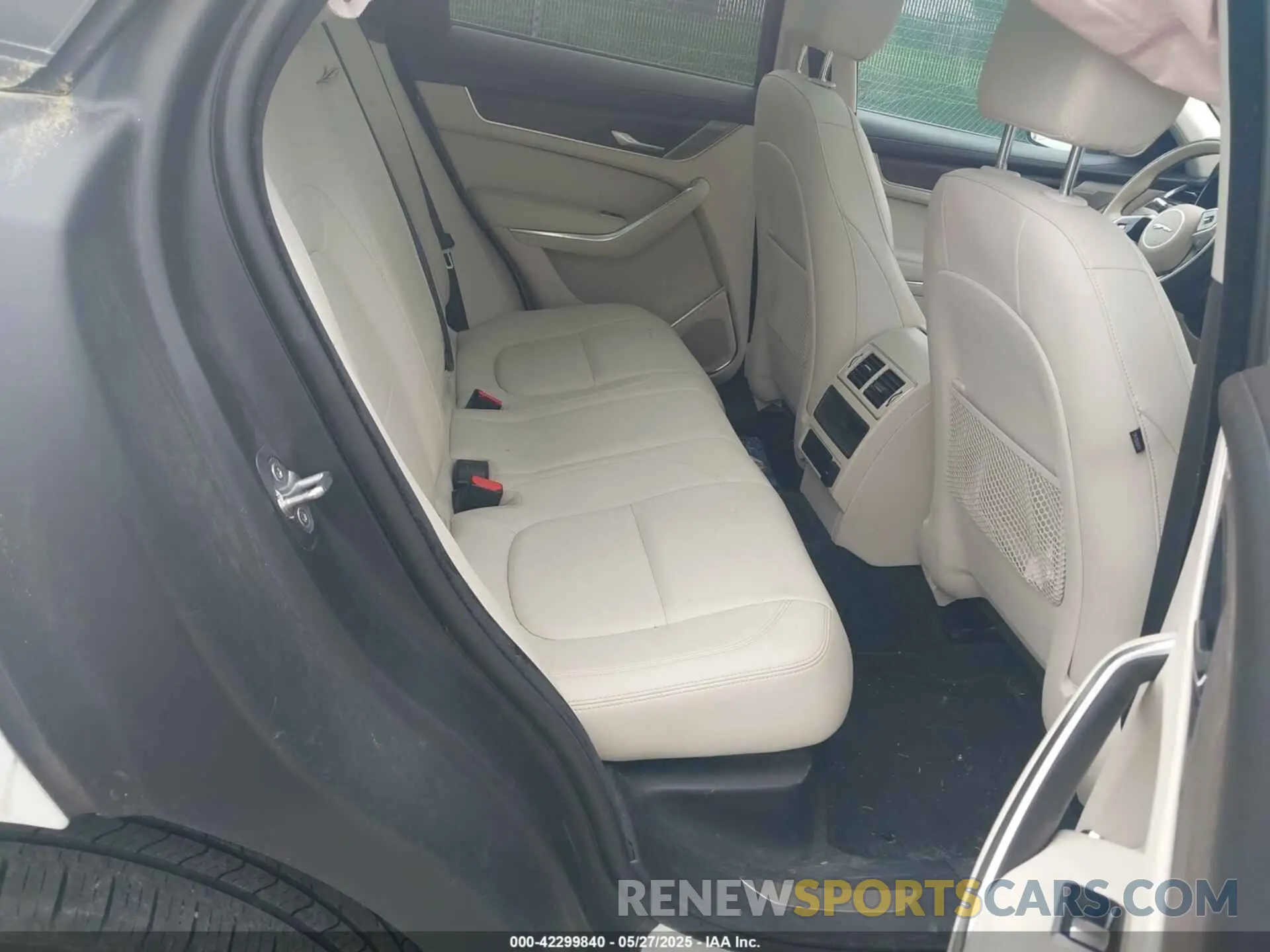 8 Фотография поврежденного автомобиля SADCK2EX8MA674992 JAGUAR F-PACE 2021