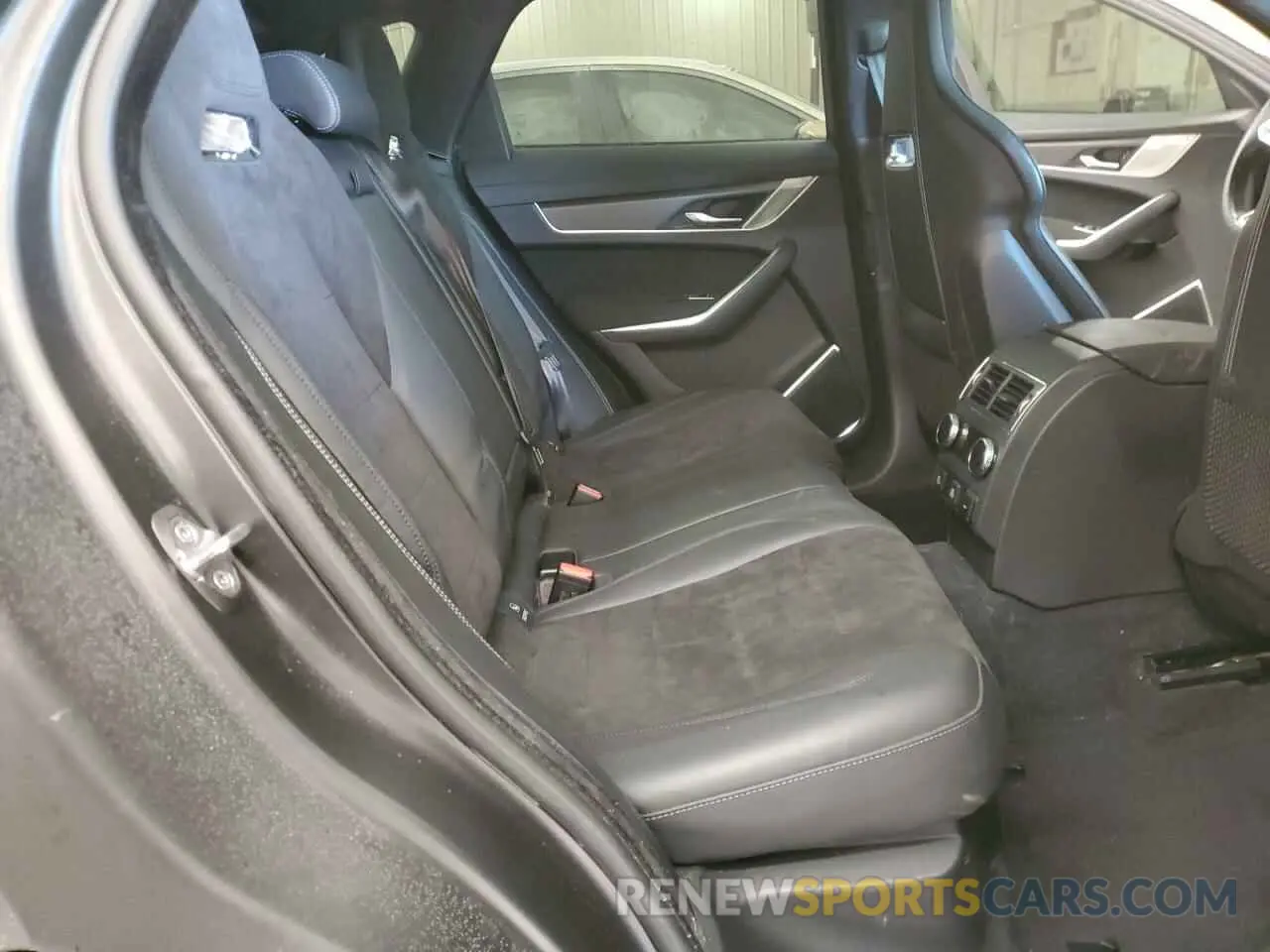 11 Photograph of a damaged car SADCZ2EE0MA666542 JAGUAR F-PACE 2021